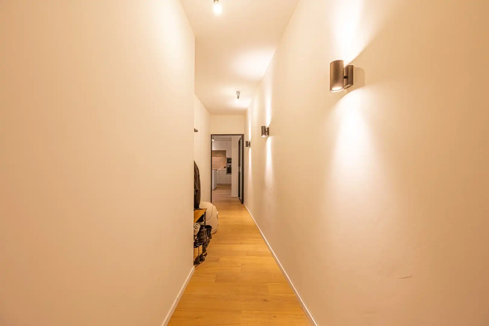 Recent, instapklaar appartement met overdekte staanplaats aan de Broeltorens in Kortrijk foto 12