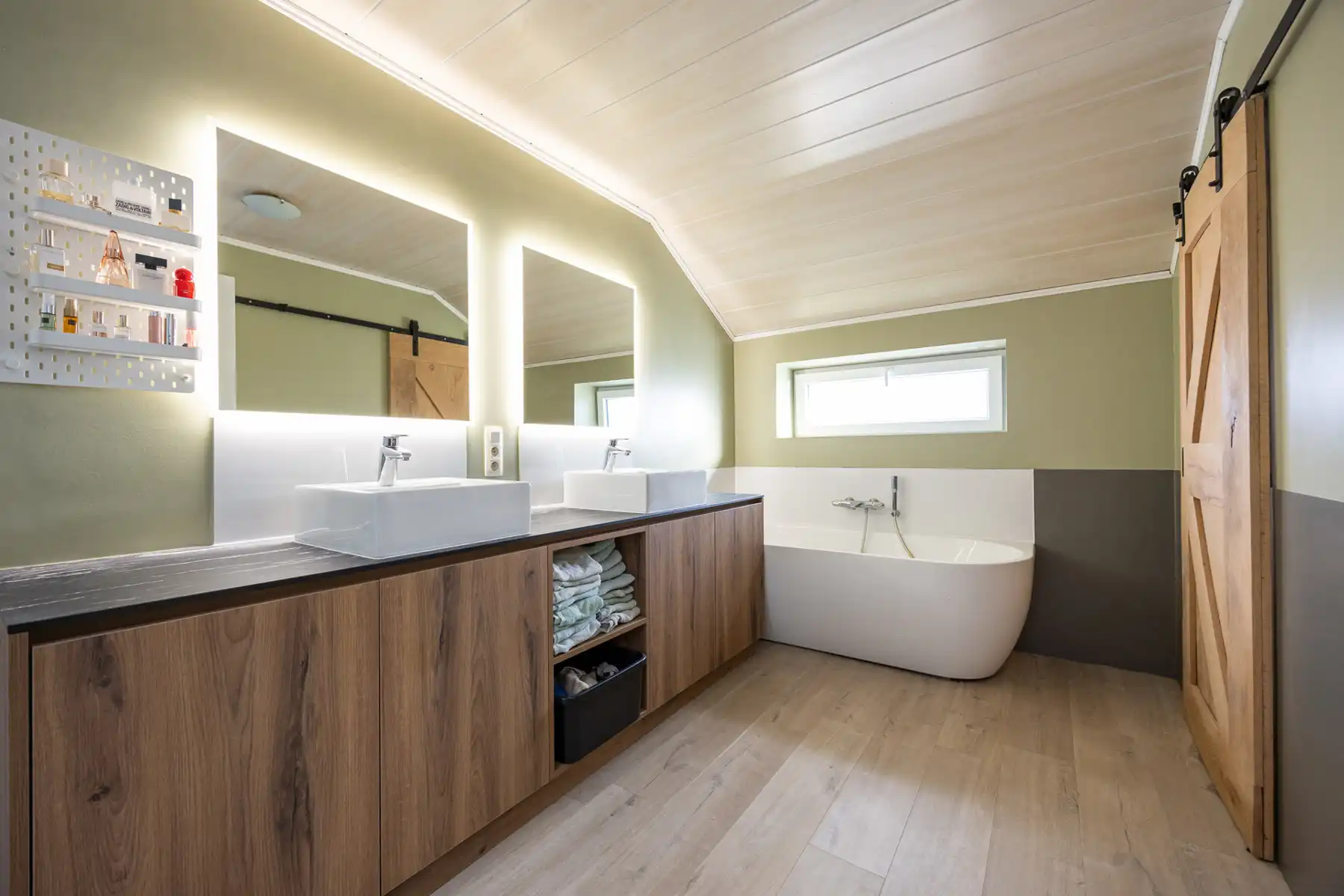 Gerenoveerde vrijstaande woning met 3 slaapkamers op een unieke locatie in Merksplas. foto 12