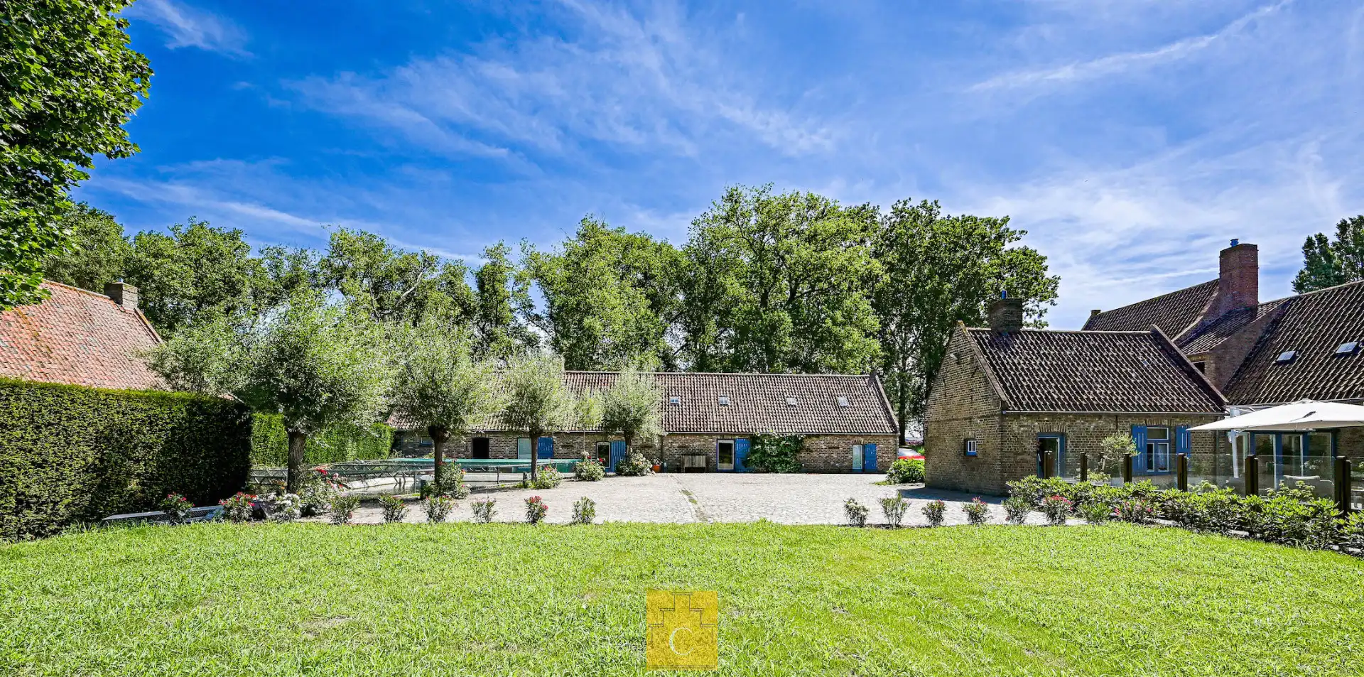 De Rozeblomme, 16e eeuwse abdijhoeve met vergunning voor luxueuse B & B in bijgebouw, circa 2,5 ha foto 2