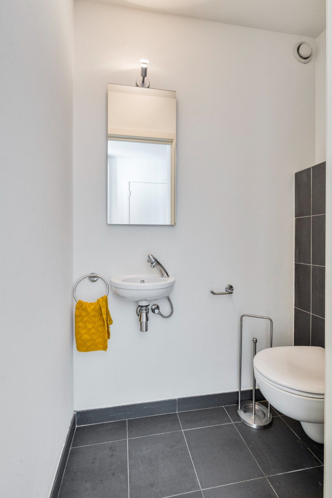 Instapklare duplex gelegen op slechts enkele passen ven het Van Bunnenplein en de zeedijk. foto 15