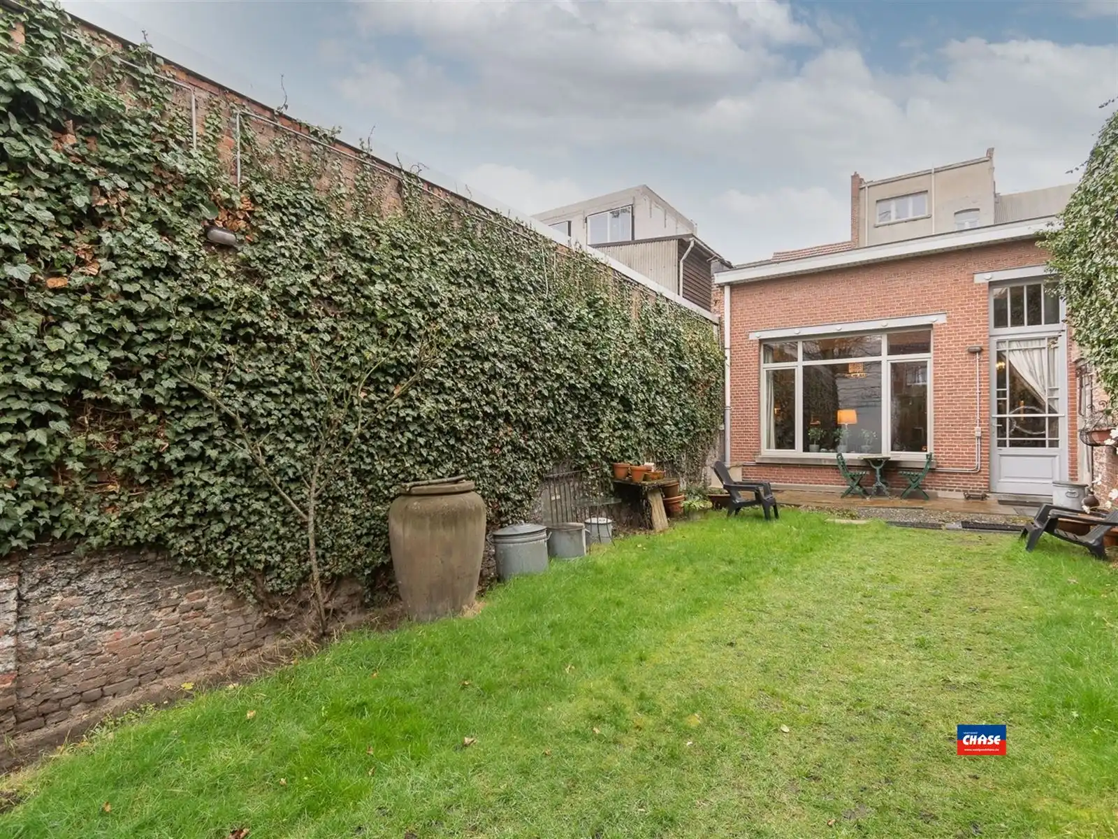 Handelshuis met 7 slaapkamers en tuin foto 30