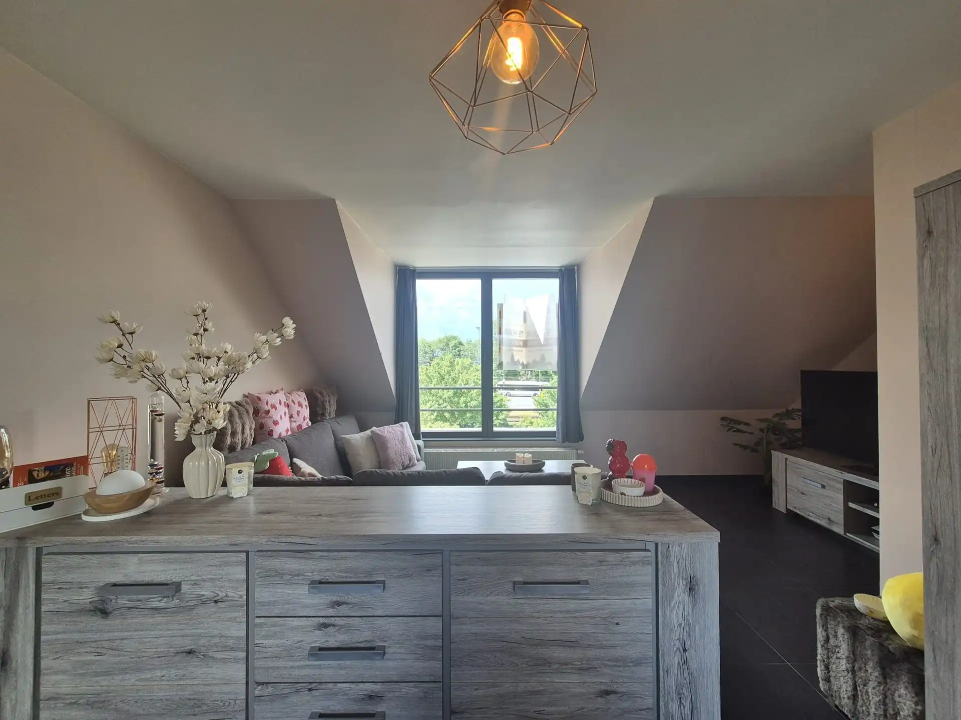 Zeer mooi en comfortabel appartement gelegen op tweede verdieping rechts van de residentie. foto 8