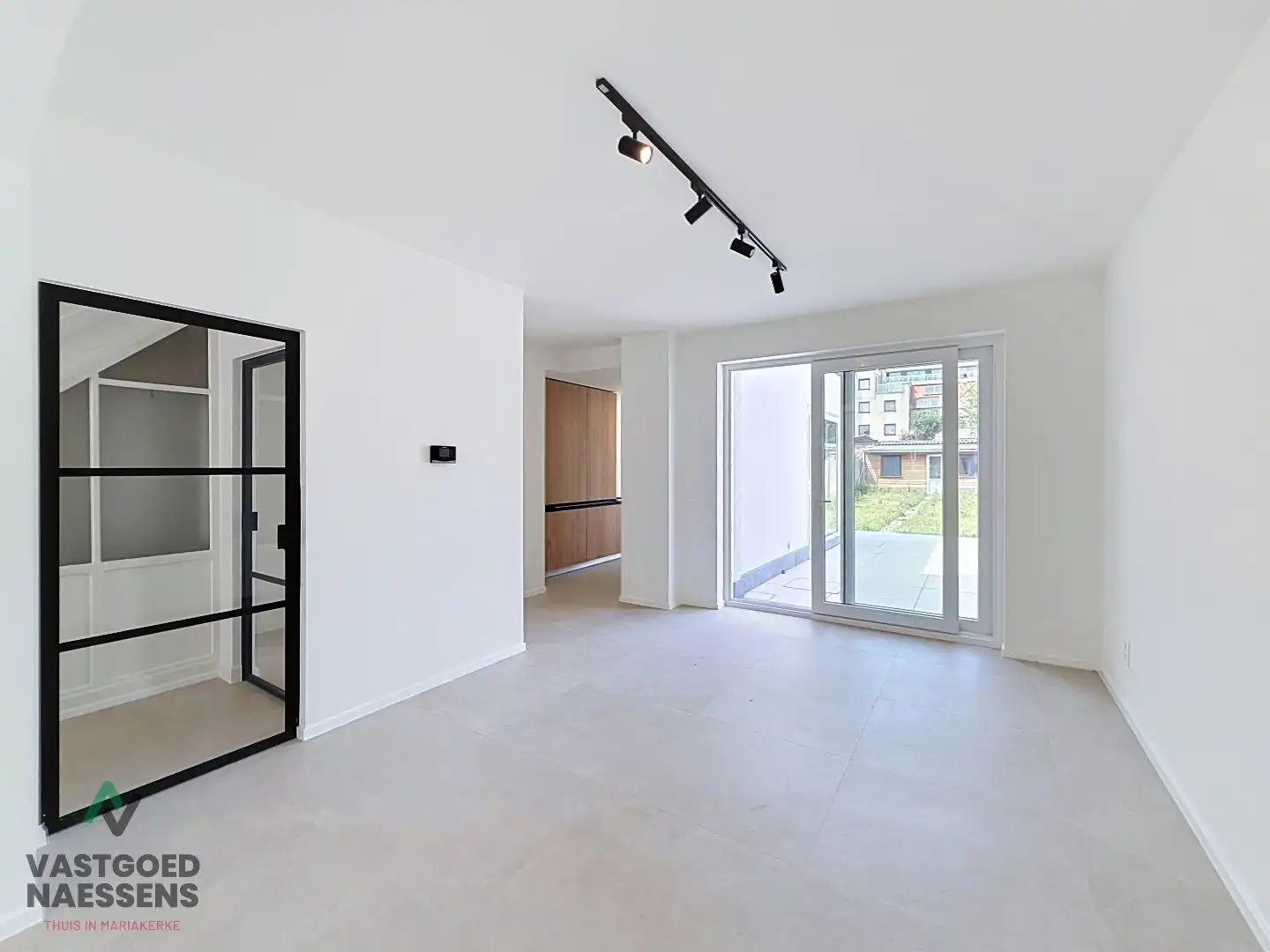 VOLLEDIG GERENOVEERDE 5 SLPK WONING – 2 BADKAMERS – ZONNIGE ZW-TUIN foto 5
