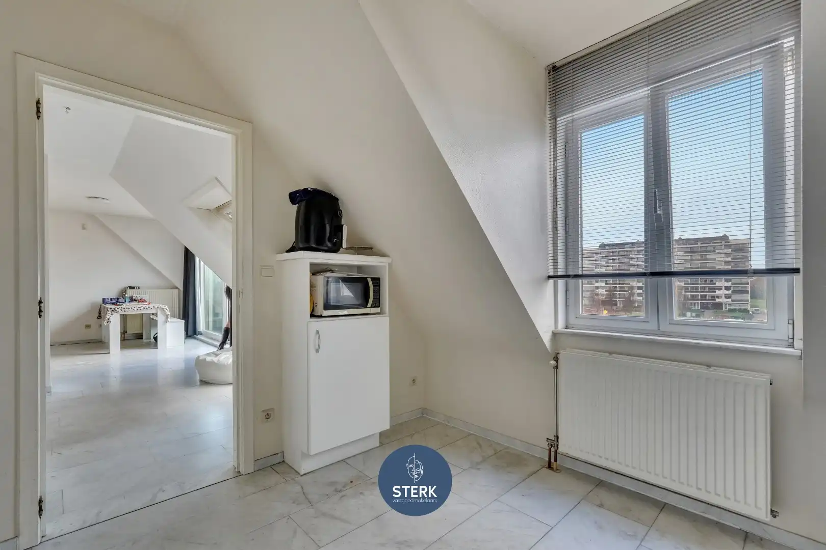 VERHUURD DUPLEX-APPARTEMENT OP EEN GUNSTIGE LOCATIE IN CENTRUM LANAKEN ! foto 9