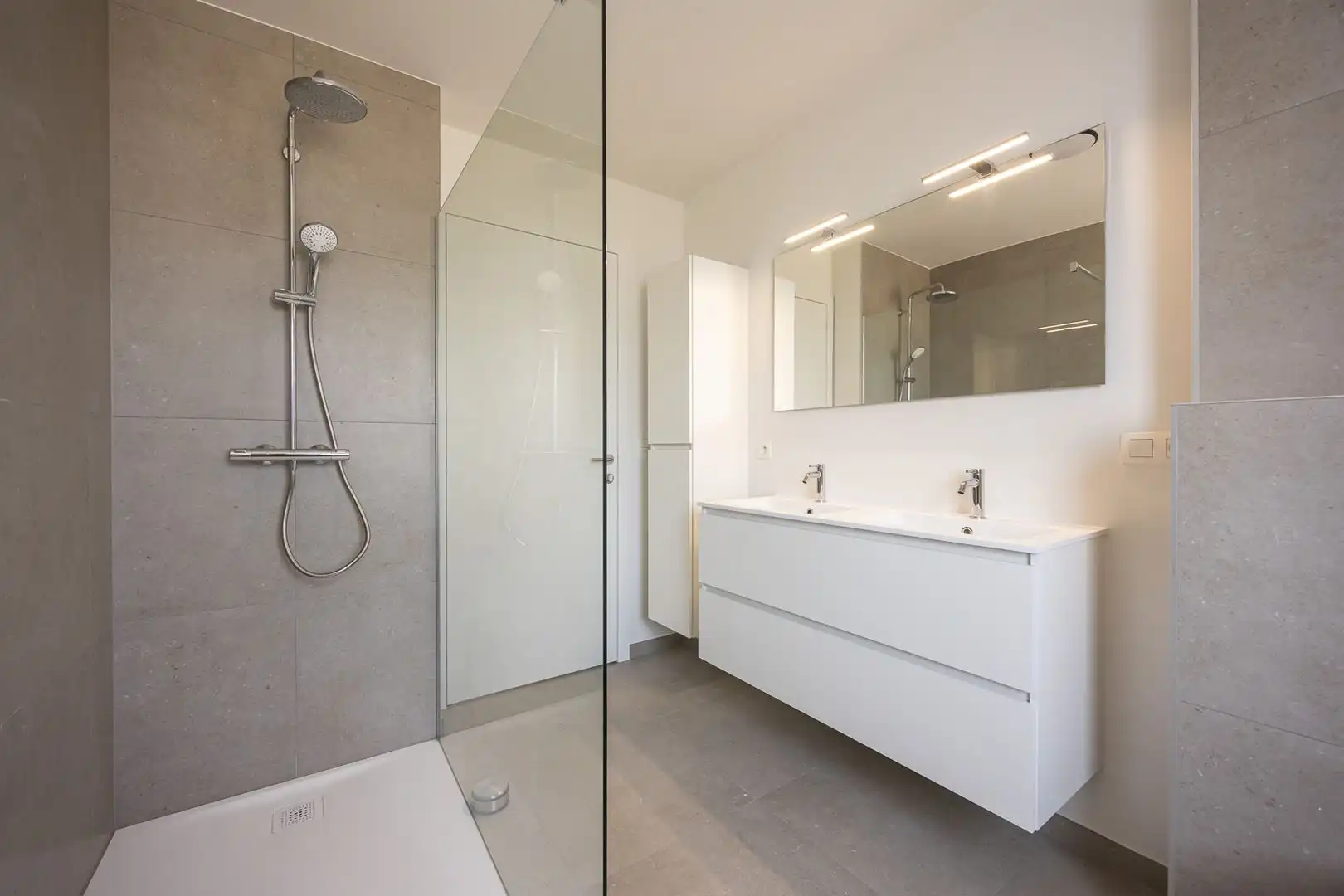 Recente nieuwbouwwoning met grote, zonnige tuin  foto 18