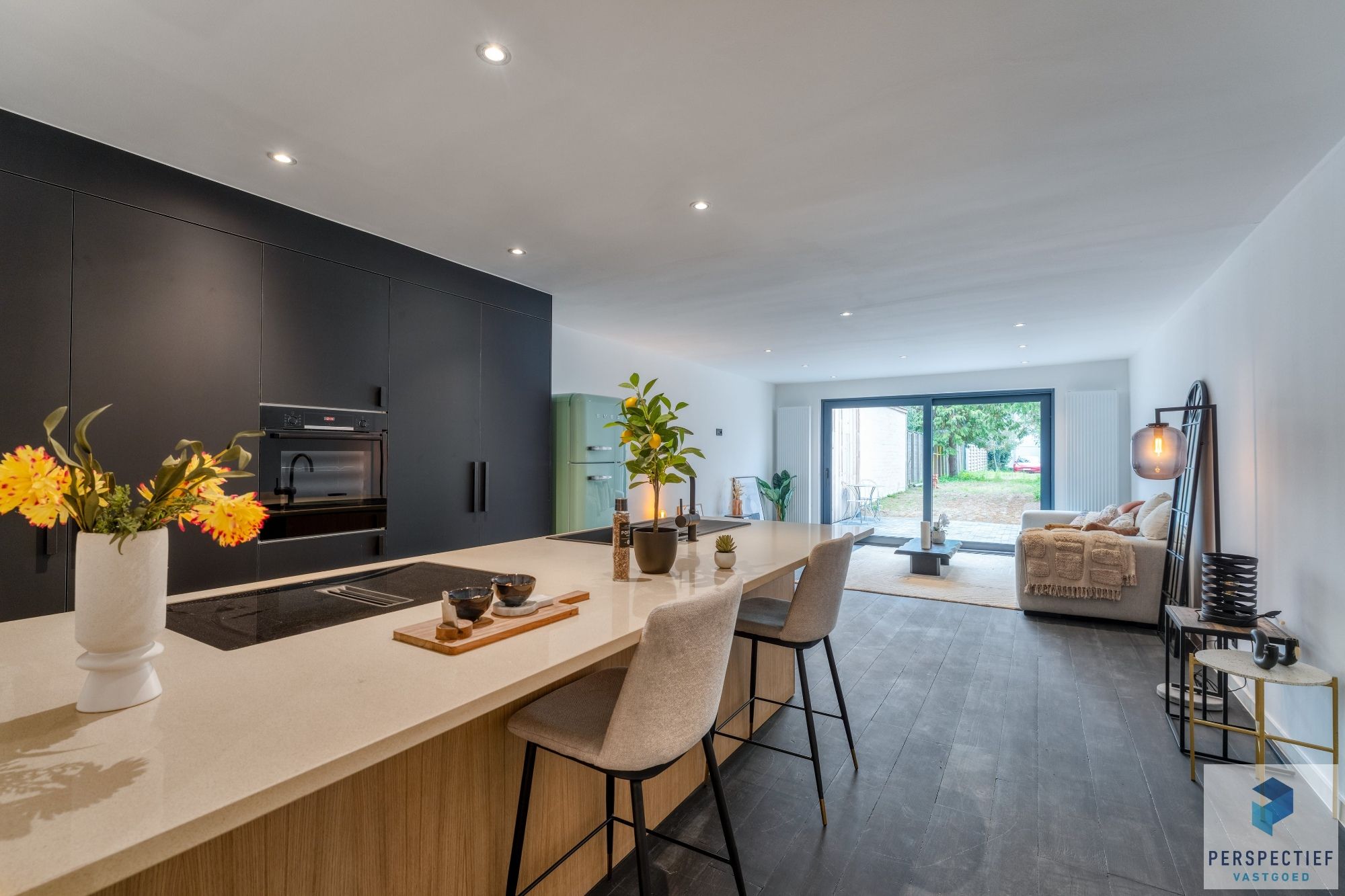 Stijlvol gerenoveerde woning met tuin op toplocatie foto 5