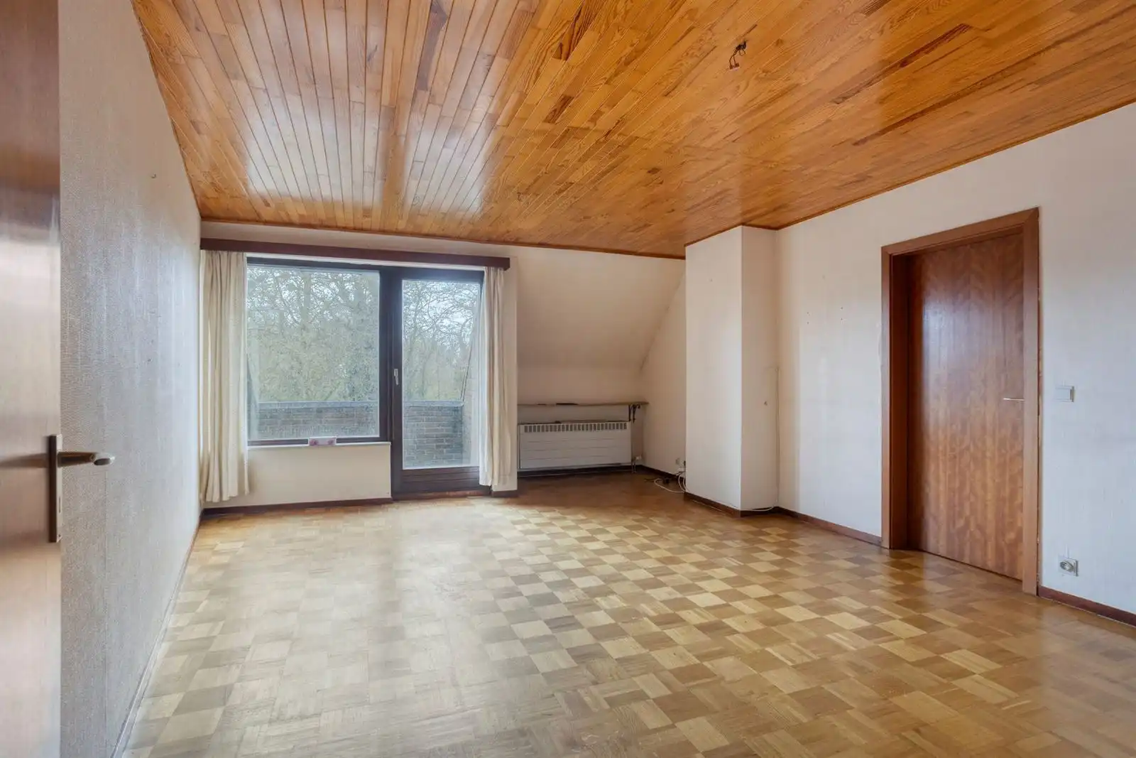 Appartement met 2 slaapkamers en zolder. foto 4