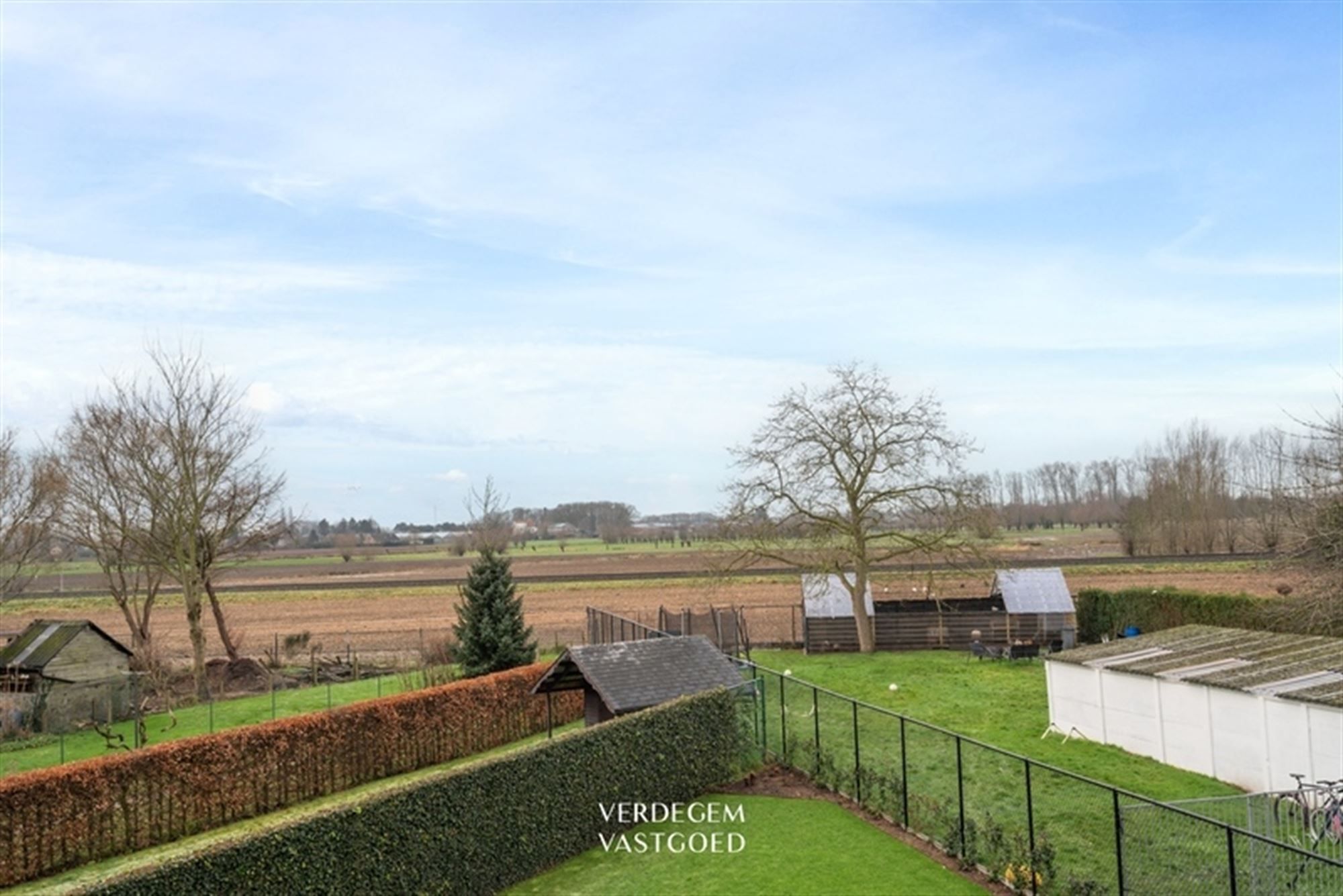 Charmante villa met 3 slaapkamers, garage en tuin op toplocatie foto 17