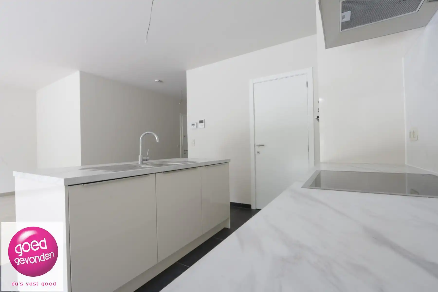 Gelijkvloers app - 1 SLK - Terras + tuin foto 7