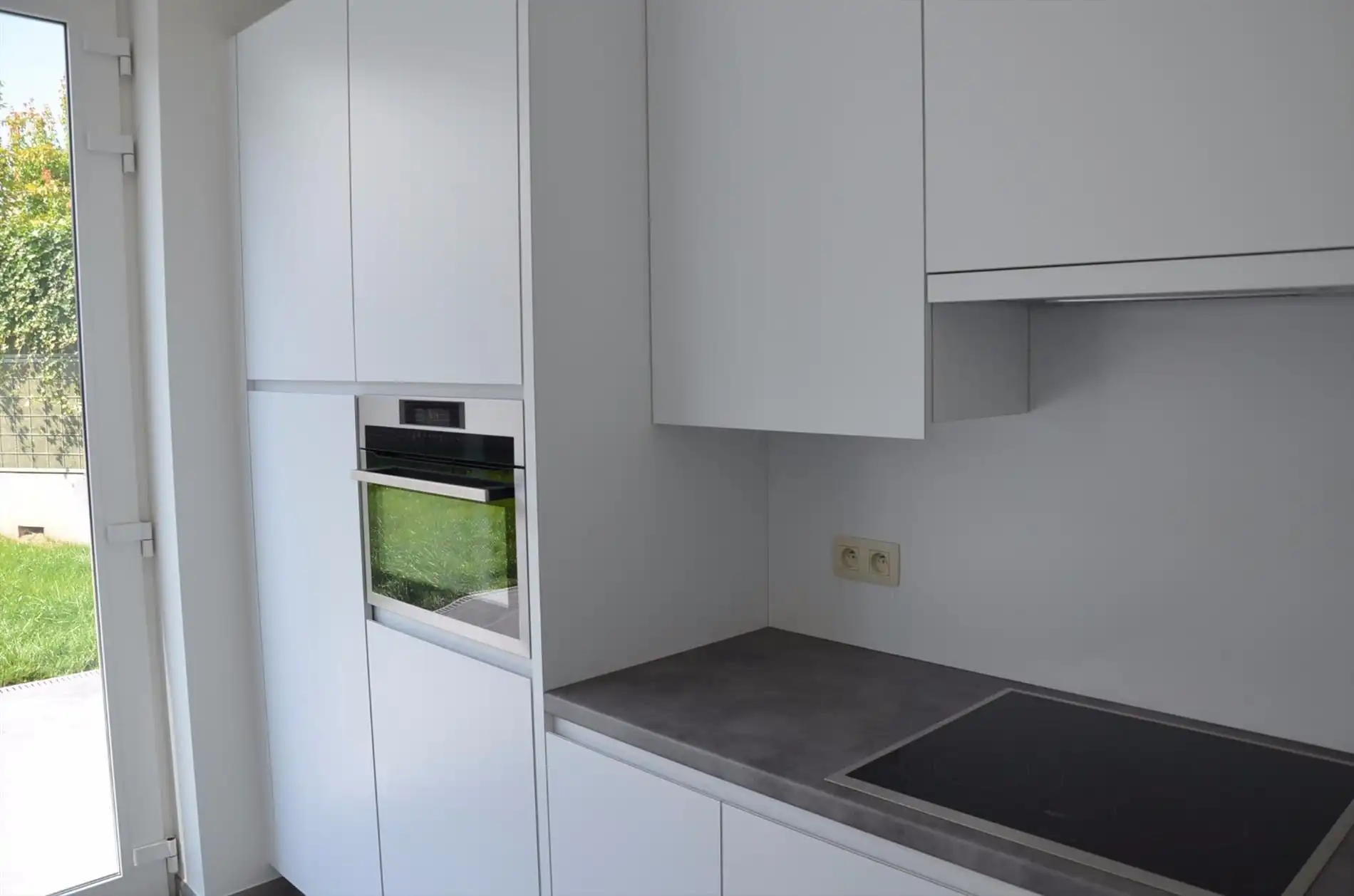 Halfopen nieuwbouwwoning met tuin, carport foto 6