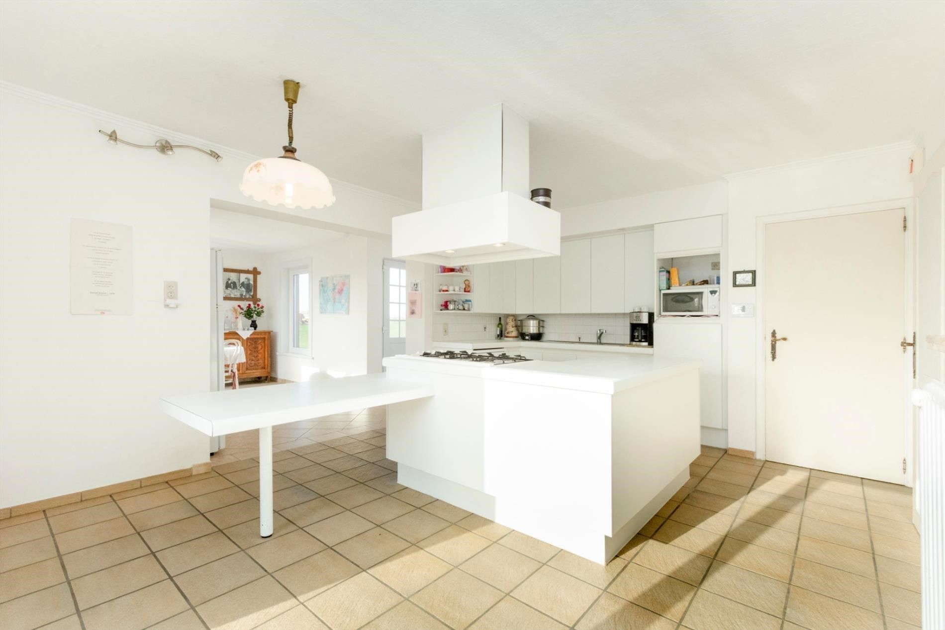 ALLEENSTAANDE WONING OP 1.037 m² MET MAAR LIEFST 375 m² BRUIKBAAR VLOEROPP!!! foto 7