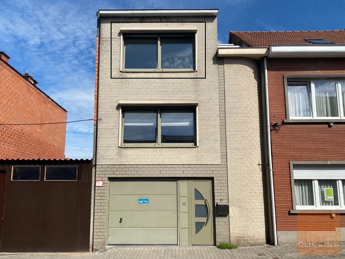 Appartement met twee slaapkamers en gemeenschappelijke tuin. foto {{pictureIndex}}