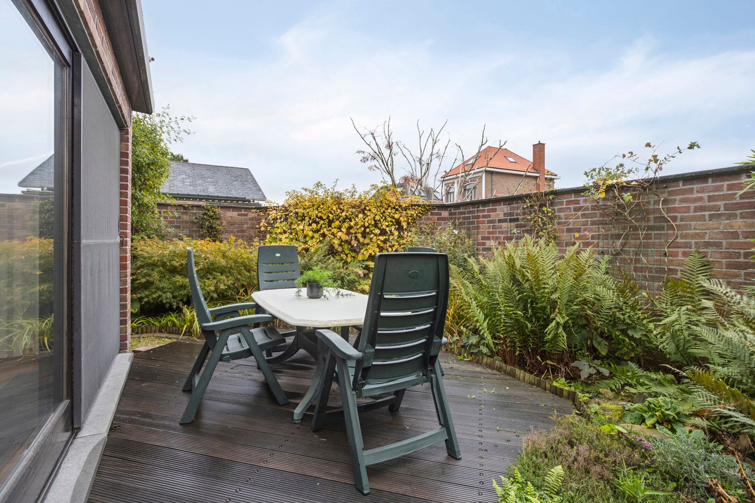 WONING IN DOODLOPENDE STRAAT , GRENZEND AAN NATUURGEBIED foto 7