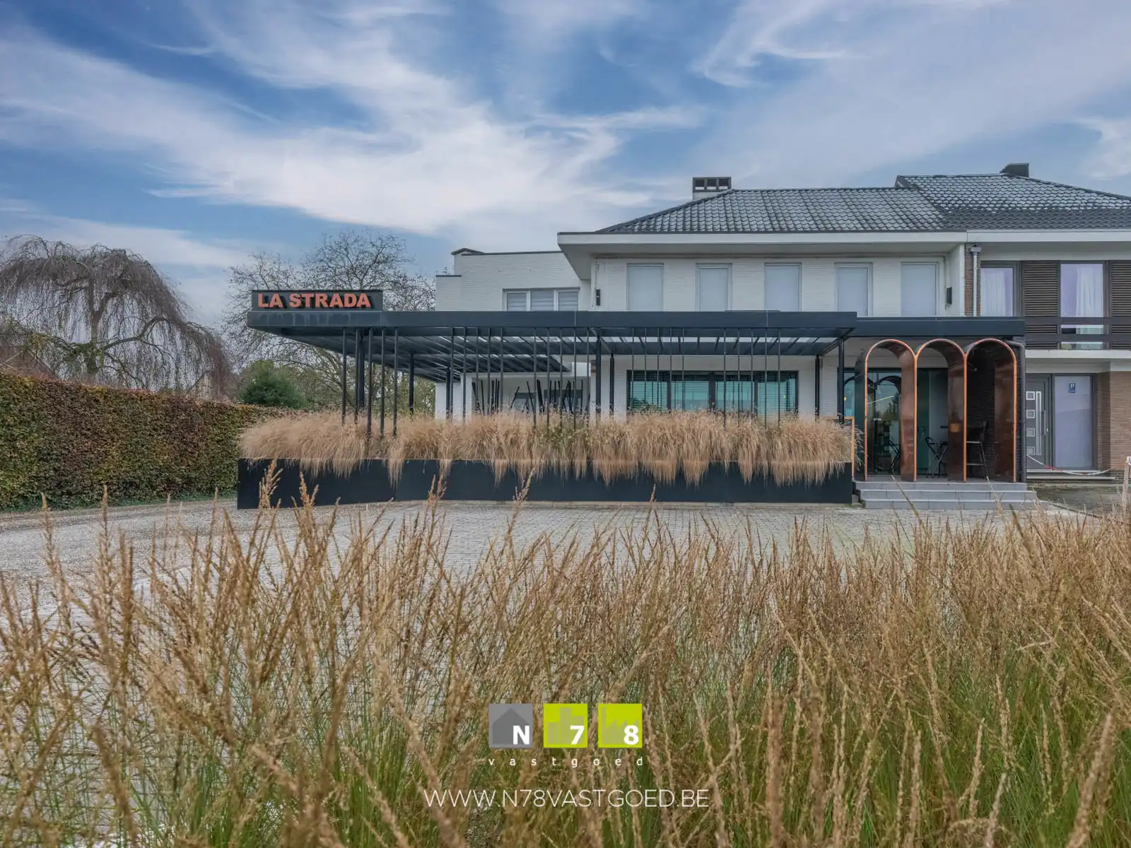 Commercieel te koop foto {{pictureIndex}}