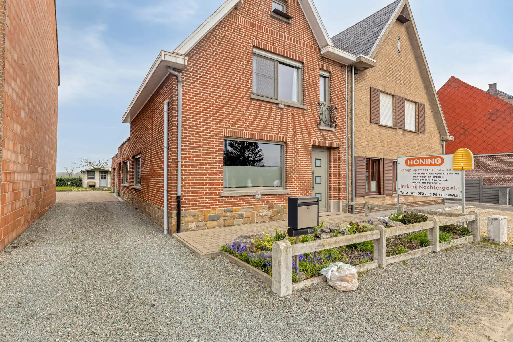 Solide 3-gevelwoning op centrale ligging foto 23