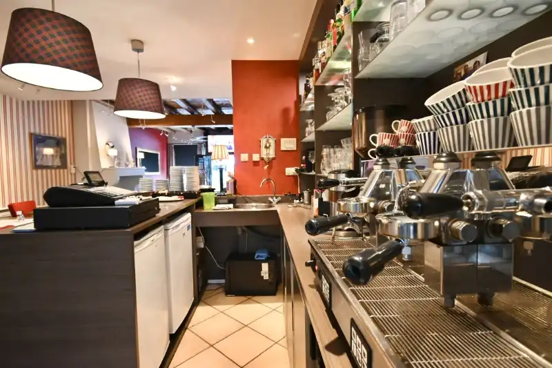 Karaktervolle handelswoning met woonst op toplocatie in het centrum van Deinze foto 8