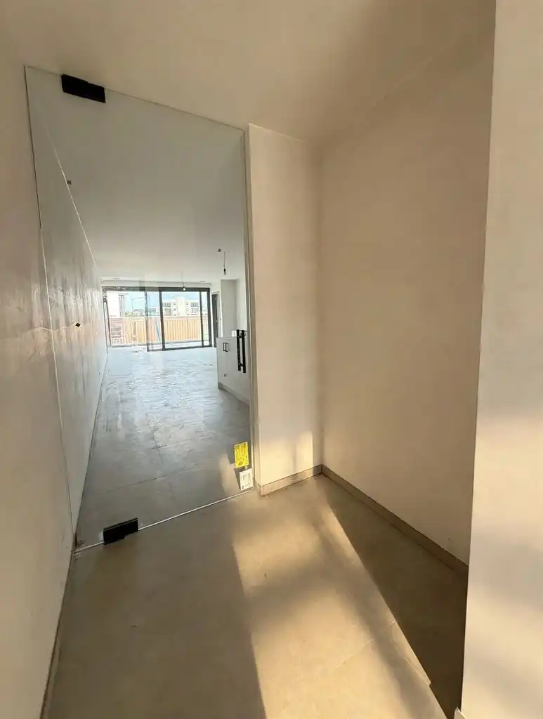 Gelijkvloers, energiezuinig BEN-appartement met 1 slaapkamer, ruim zuidgericht terras, private tuin en ondergrondse autostaanplaats in hartje Maaseik. foto 13
