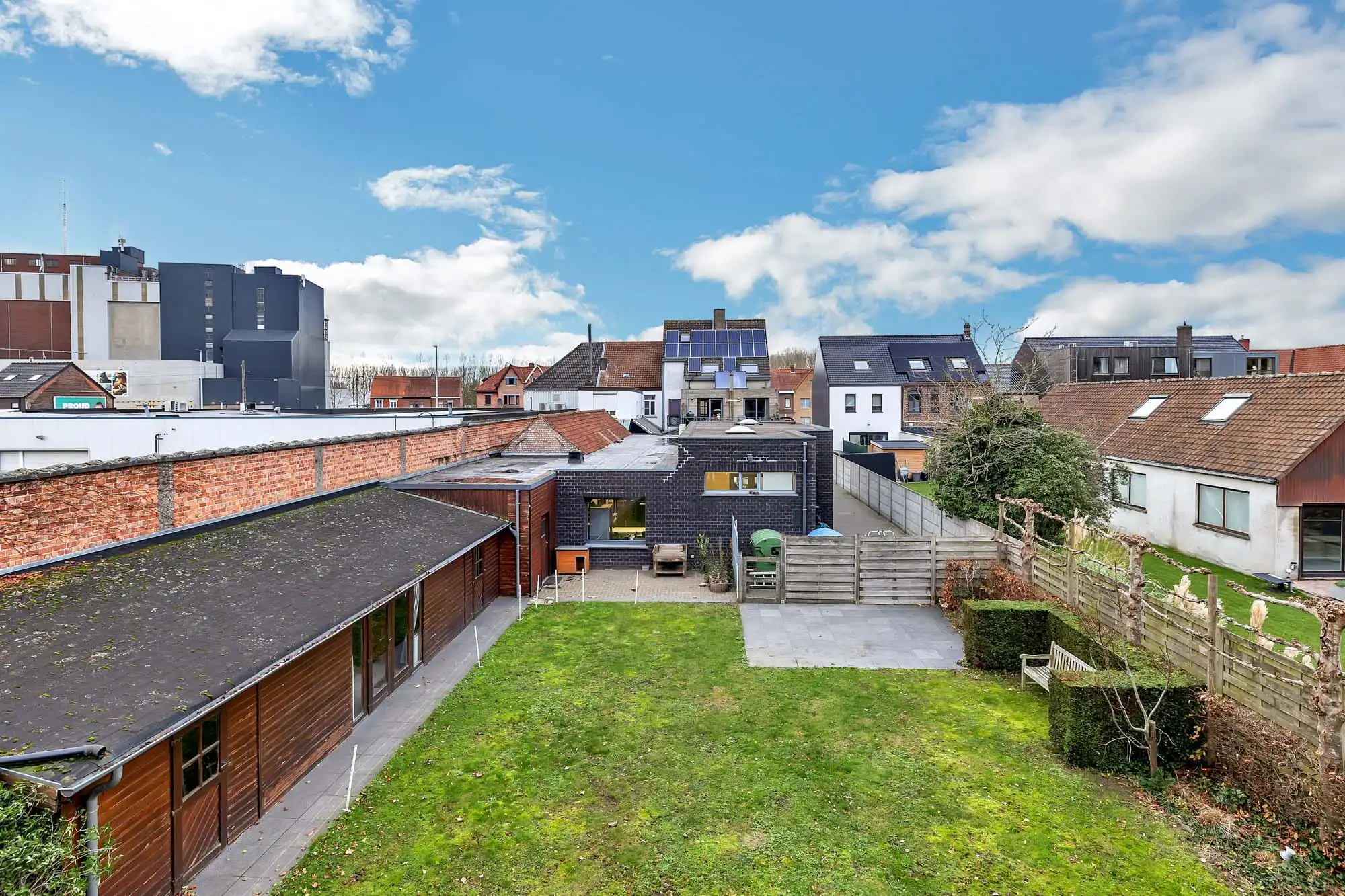 Unieke combinatie van wooncomfort, atelier en tuin foto 26