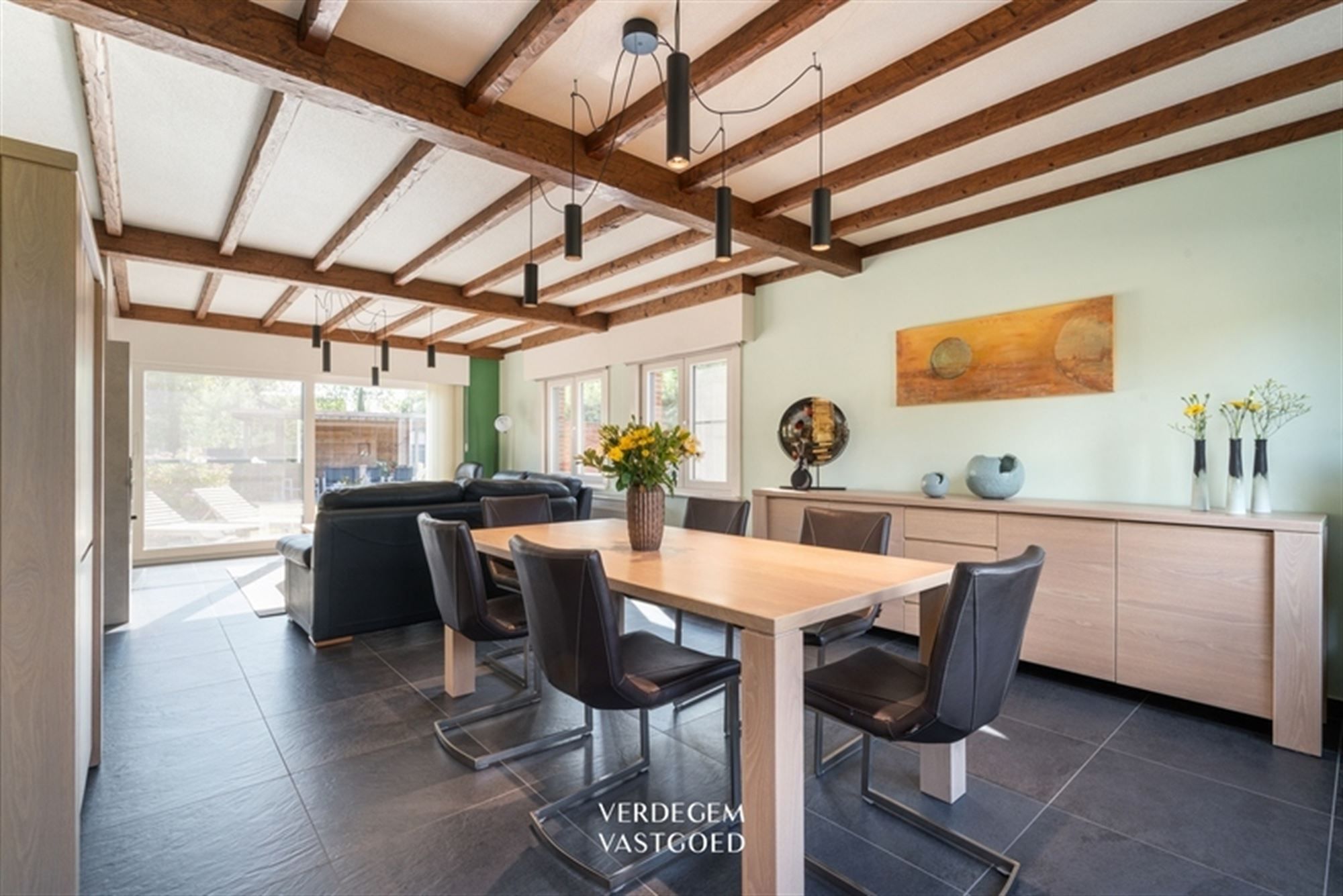 Prachtige villawoning in landelijke stijl met 3 slaapkamers, 3 garages en geniettuin foto 7