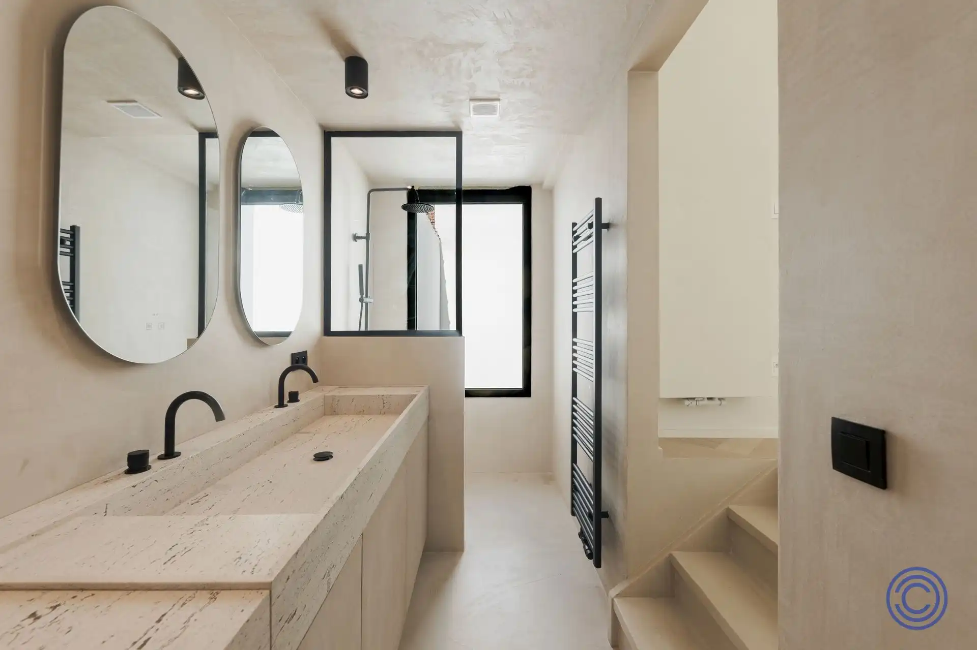Stijlvol wonen nabij de Marnixplaats – luxueus gerenoveerd appartement met terras foto 13