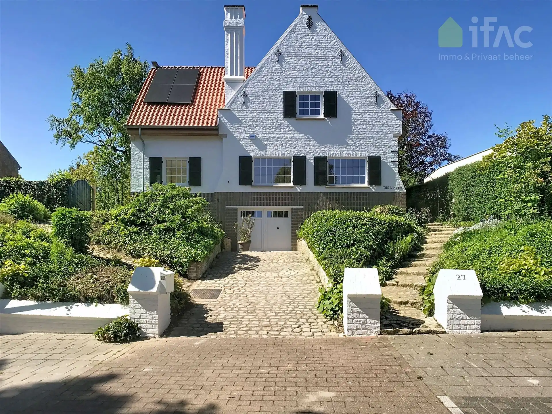 Villa op toplocatie met prachtige tuin foto {{pictureIndex}}