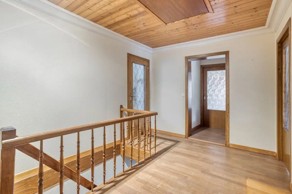 Bijzonder ruime woning met inpandige garage en 3 slks op een perceel van 1218 m². foto 12