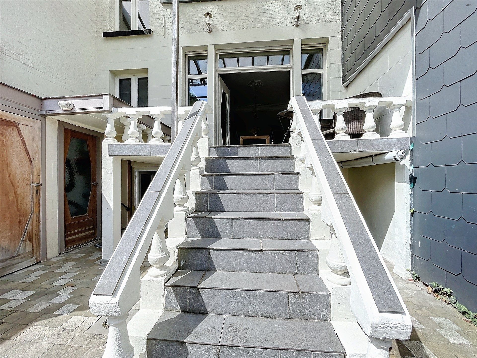 Prachtig herenhuis met 5 slaapkamers en zuid gerichte tuin in Sint-Niklaas. foto 8