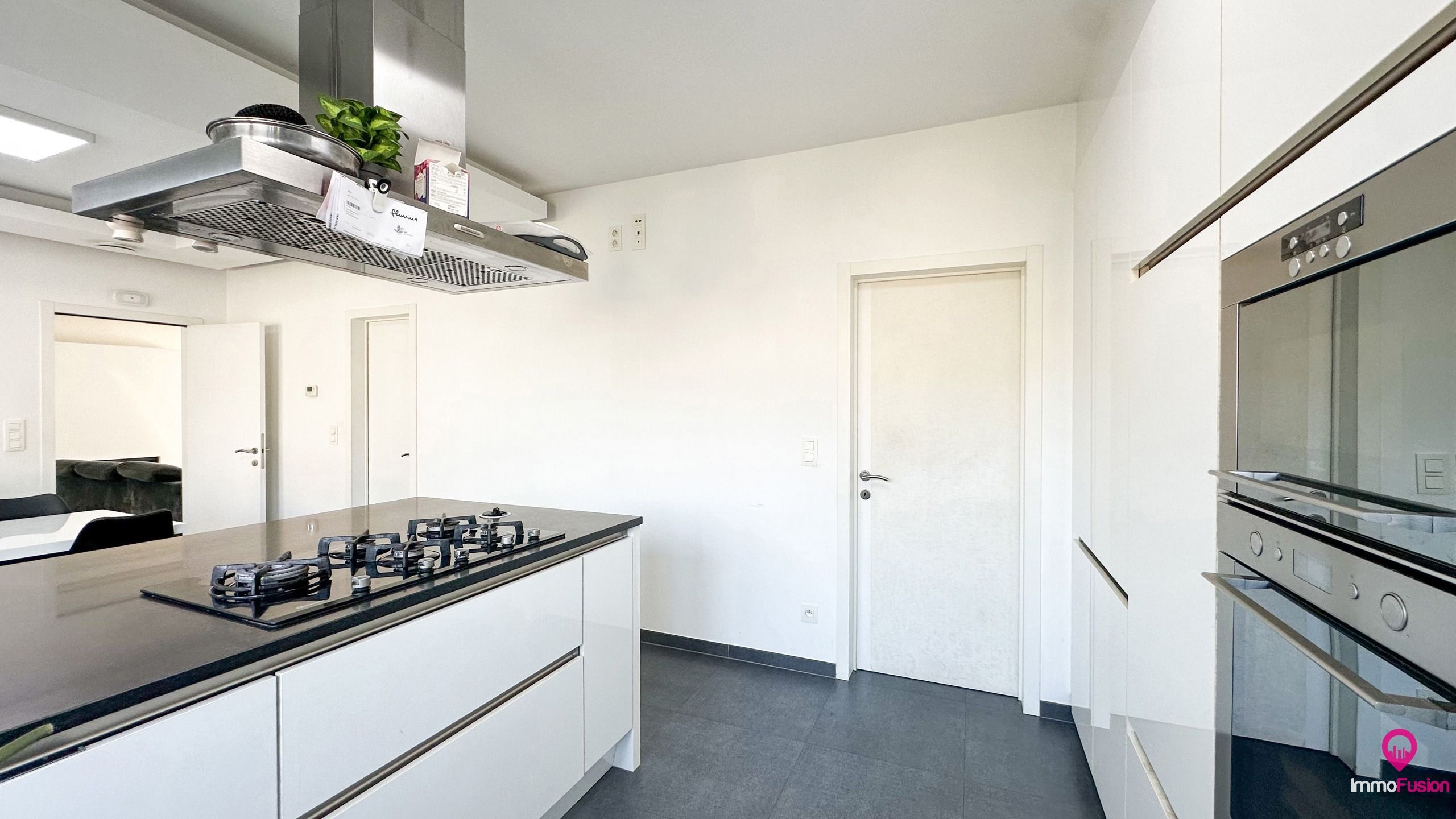 Recente vrijstaande woning van 240 m² en 8are grond! foto 14