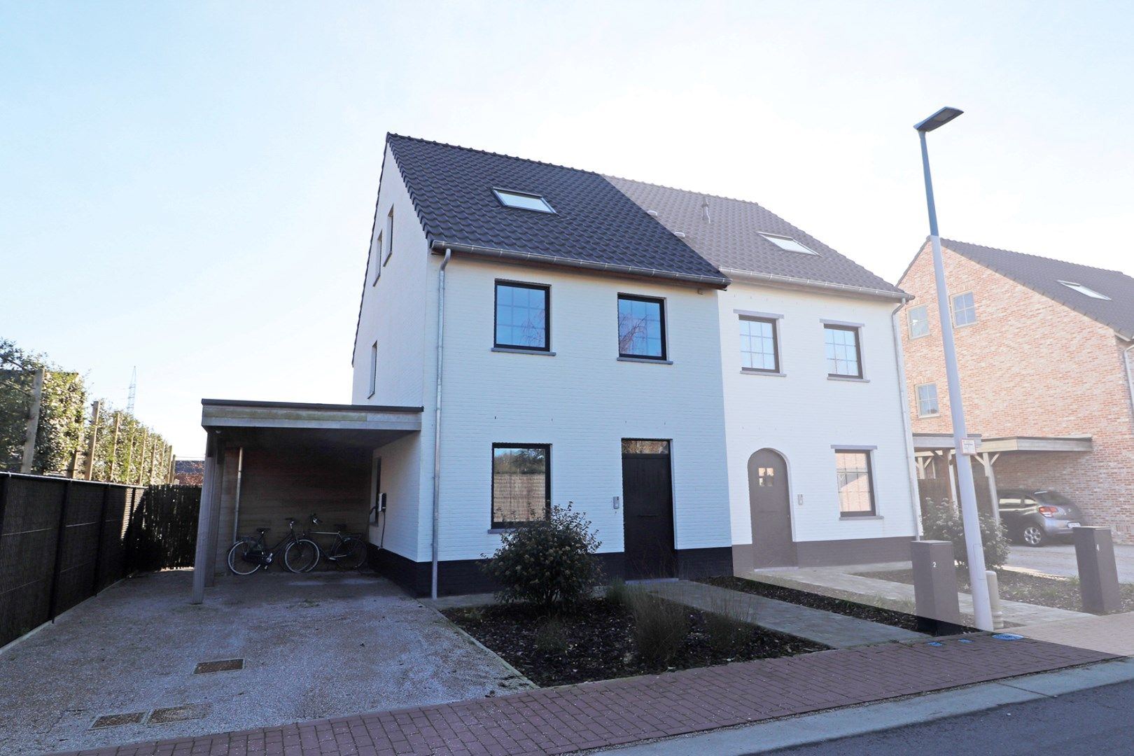 Ruime nieuwbouwwoning foto {{pictureIndex}}