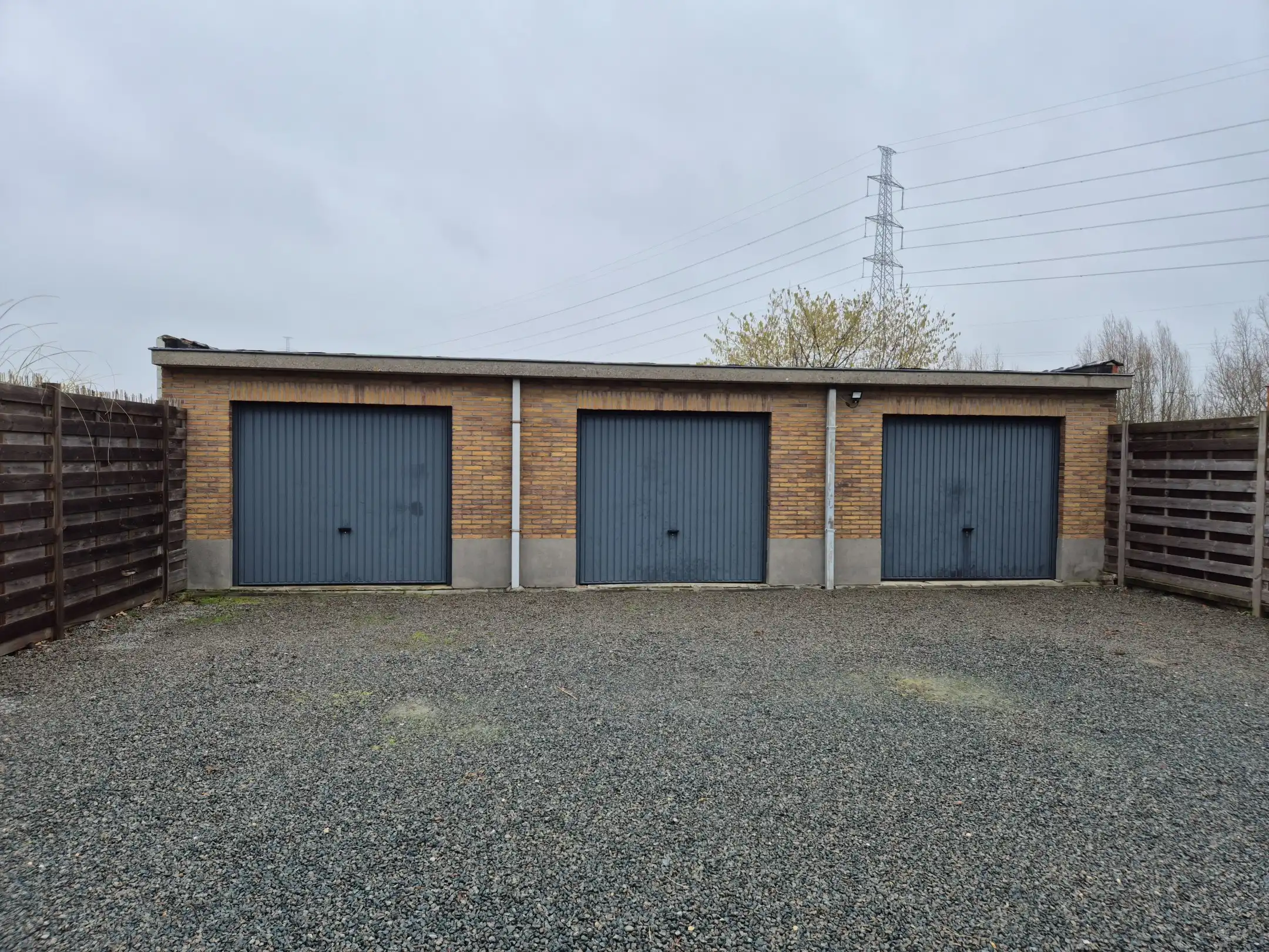 Gelijkvloers appartement met groot terras, tuin en garage. foto 14