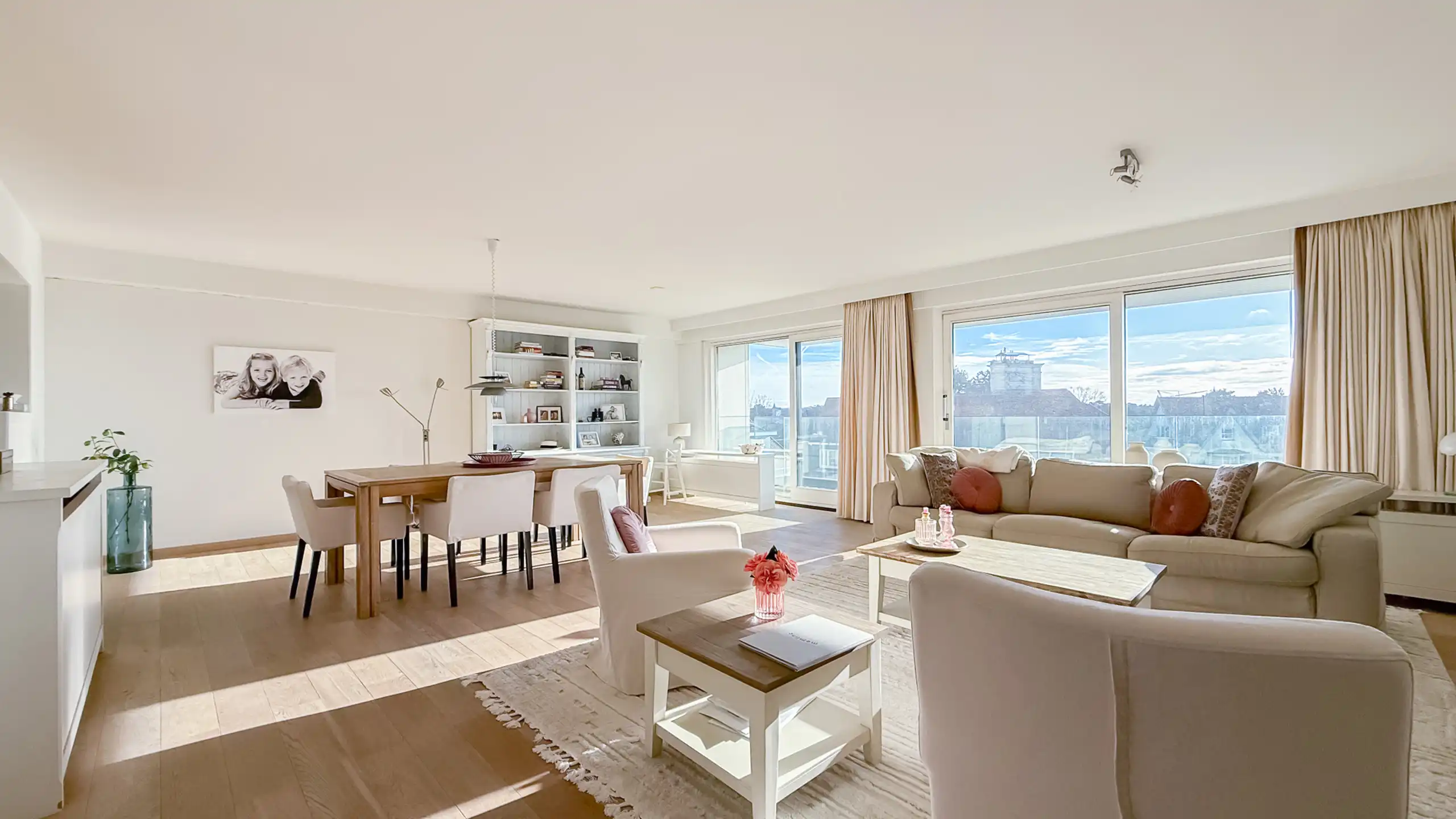 Exclusief appart. met uitzonderlijke gevelbreedte - Kustlaan foto {{pictureIndex}}