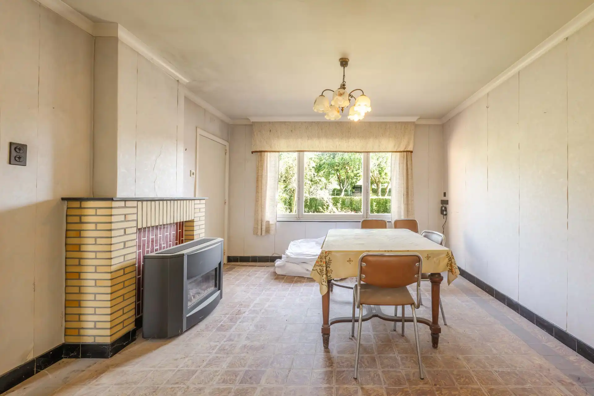 Kloeke woning met 3 slaapkamers en tuin/ bouwgrond TE KOOP in Meulebeke! foto 5