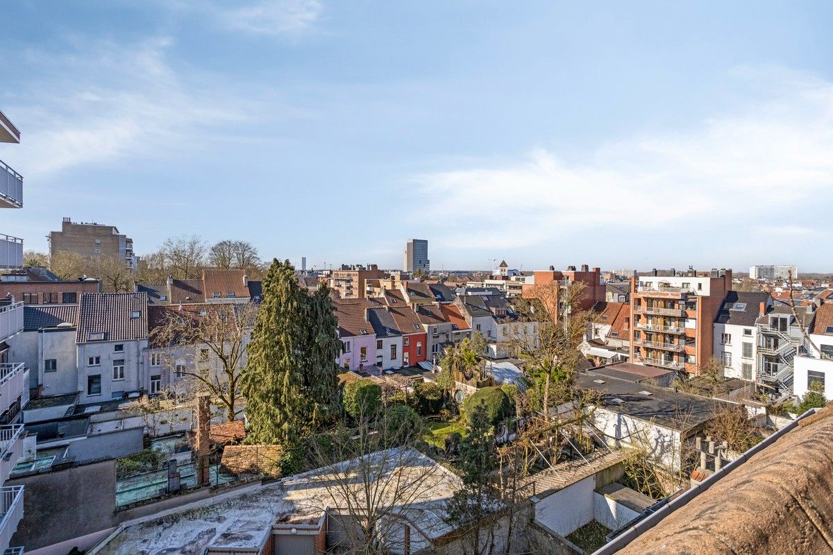Residentieel erg ruim appartement met parkzicht en drie terrassen foto 15