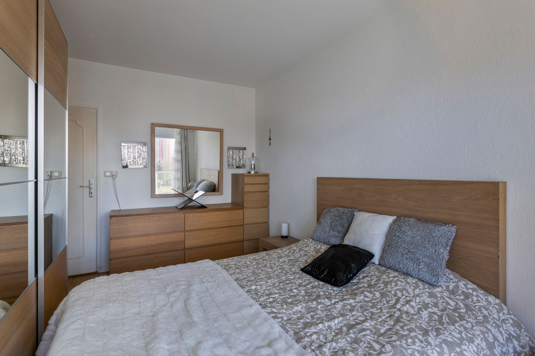 Instapklaar appartement met 2 slaapkamers en ruim terras  foto 9