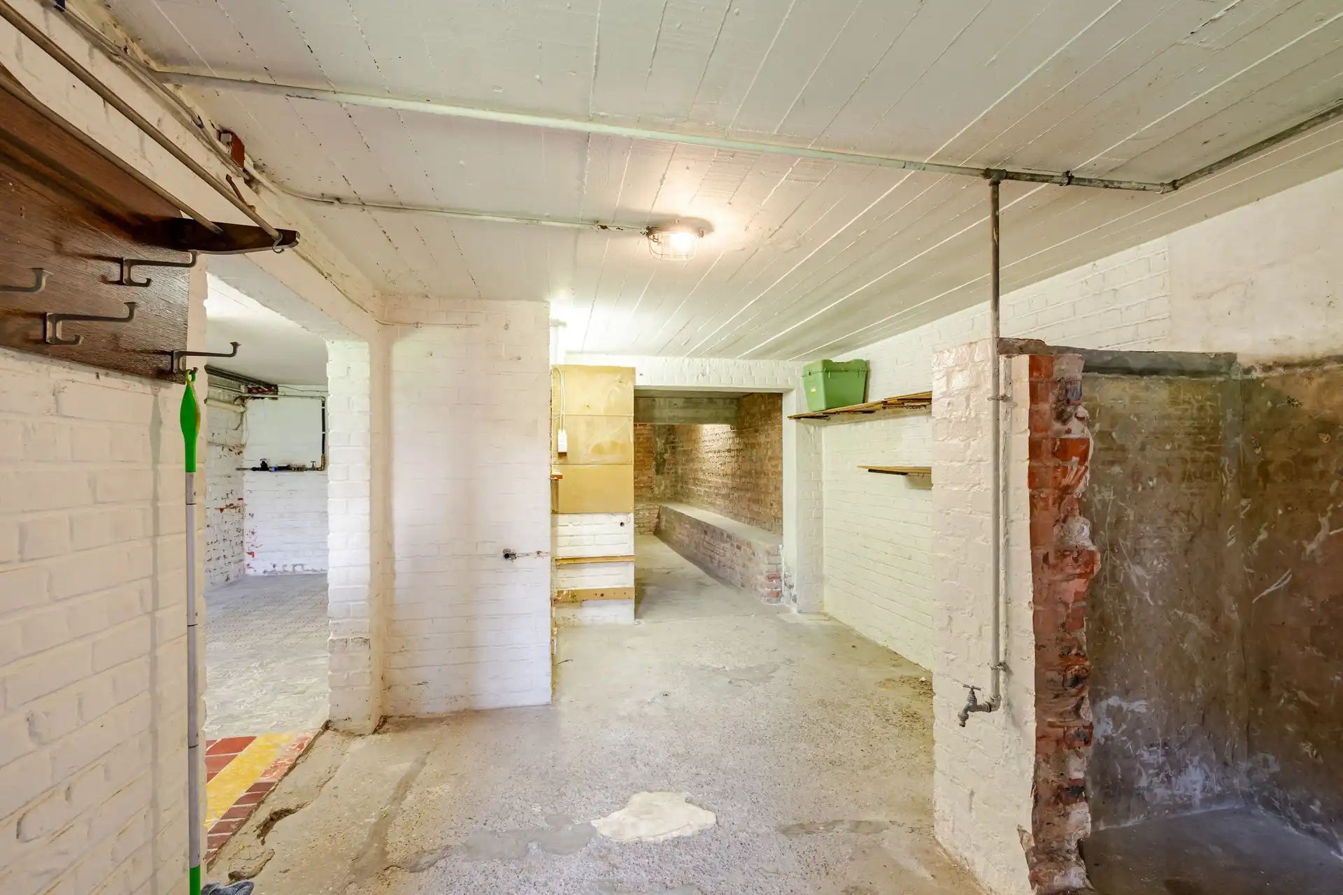 Ruime, solide te renoveren woning met 4 tot 5 slaapkamers en tuin foto 22
