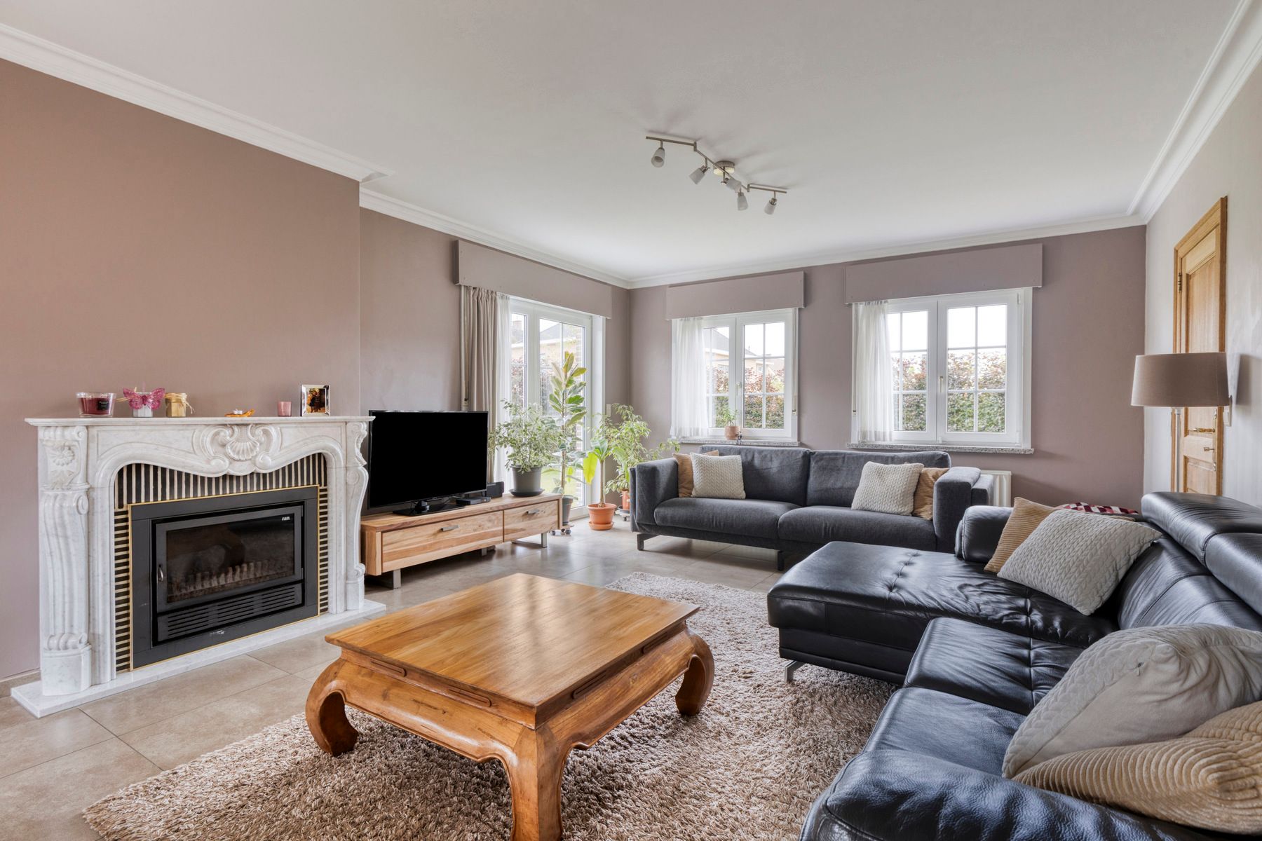 Perfect onderhouden villa met 4 slaapkamers, garage en tuin foto 5