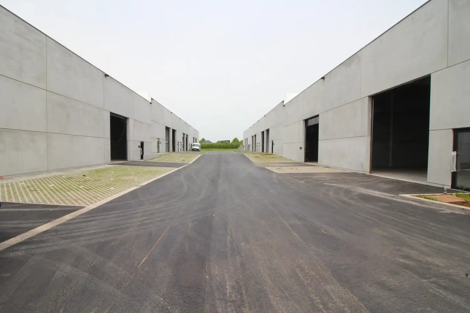 te huur Maldegem – uitstekend gelegen bedrijfsunit van 187m² voor opslagruimte of atelier. foto 8