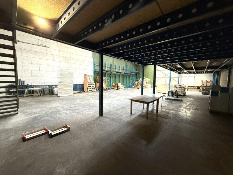 Ruime opslagruimte met mezzanine te huur in Evergem – vlot bereikbaar foto 7