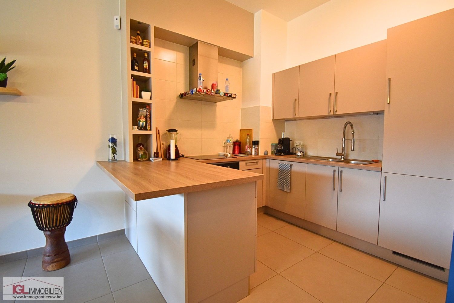 Stijlvol en ruim 1-slaapkamerappartement met zonnig terras! foto 3