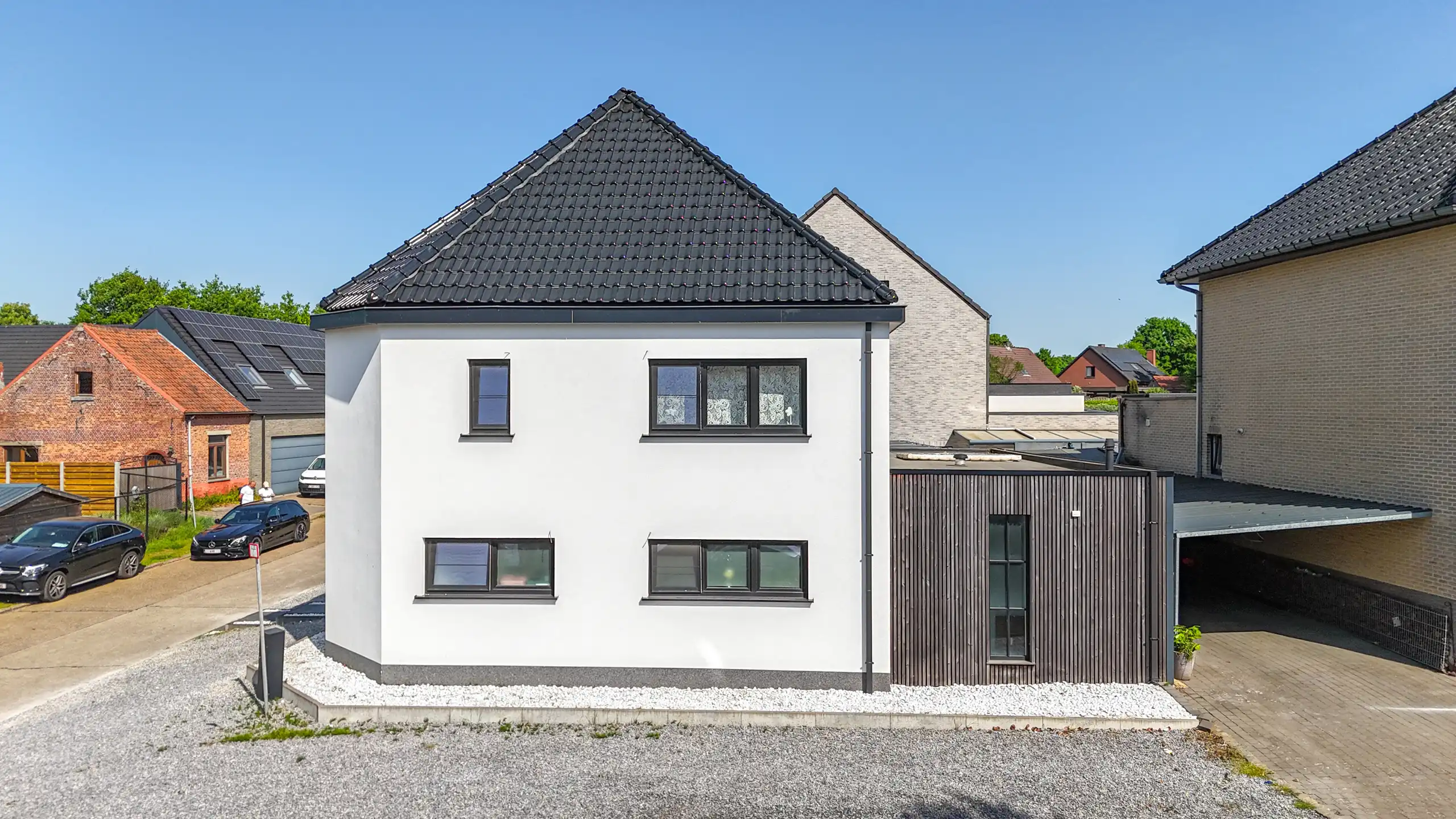 Instapklare woning met 5 slpks, rustig gelegen te Beringen! foto 6