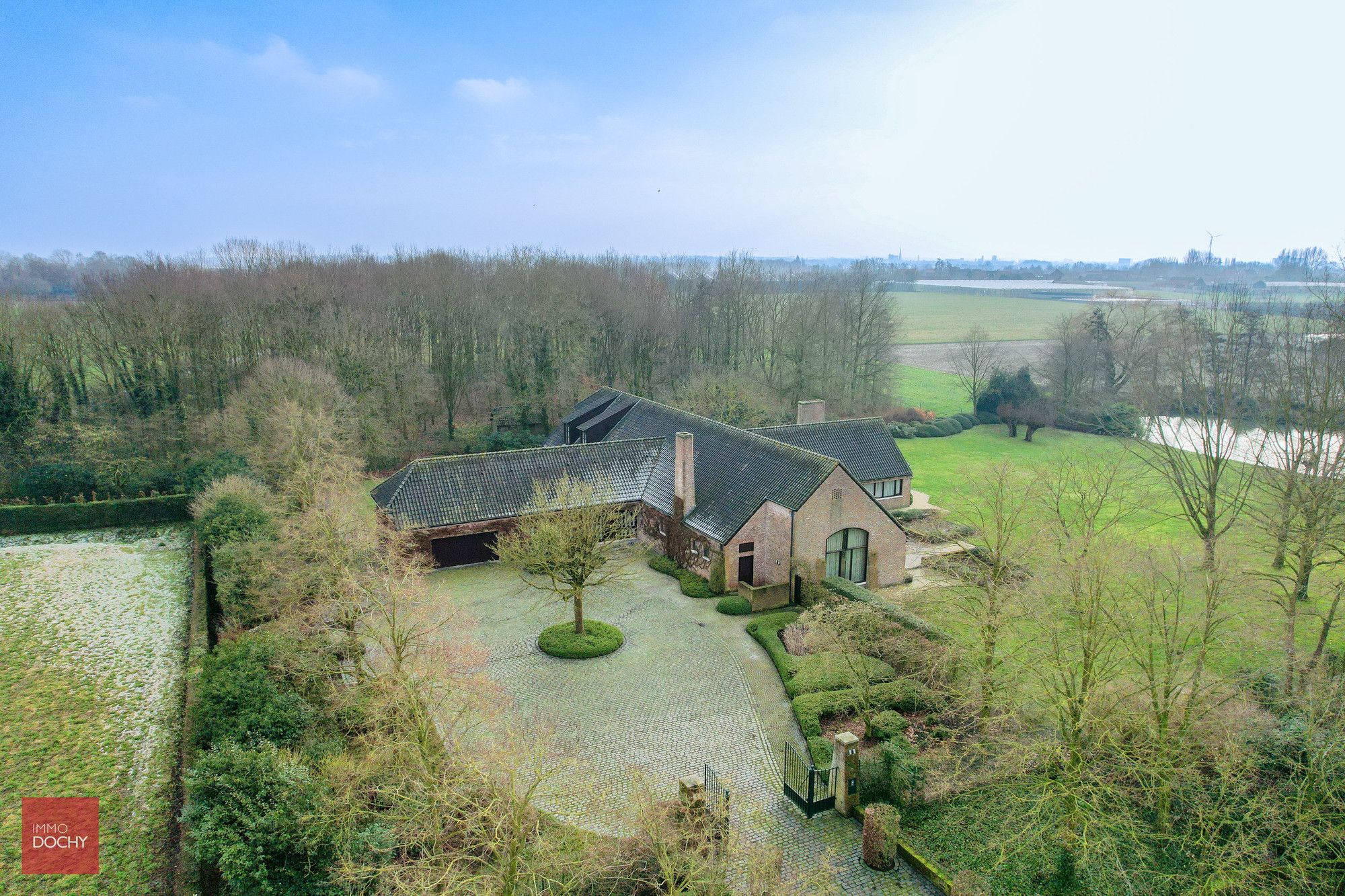 Ruim landhuis in prachtig domein van ca. 2ha foto 1