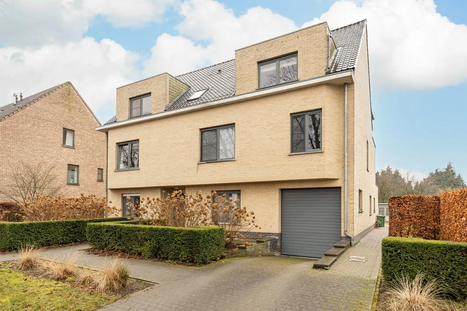 Ruim & licht appartement met zuidwest tuin. foto 2