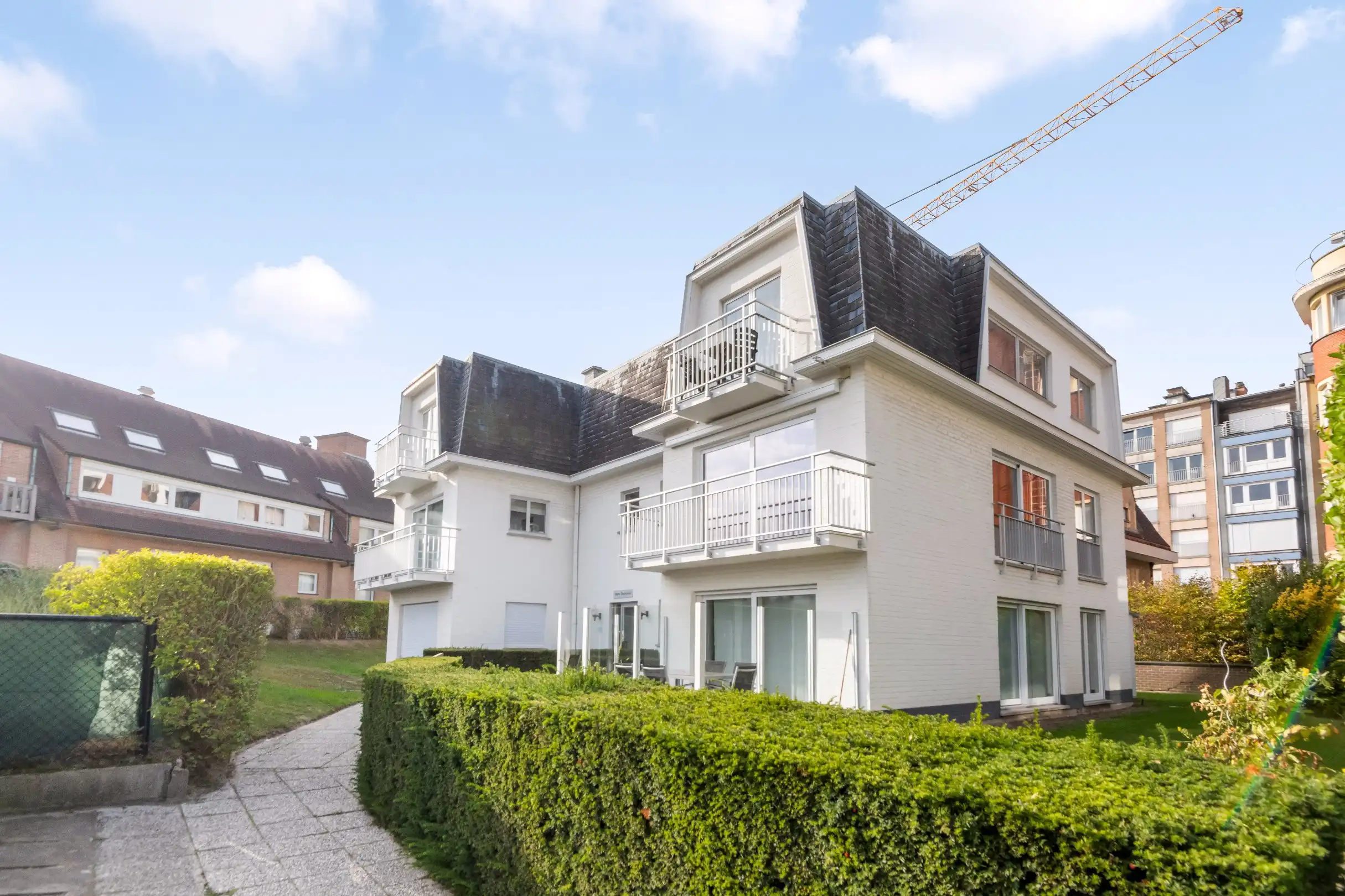 Zuidgericht hoekappartement in een villa residentie met open zicht gelegen op 100 meter van de Zeedijk foto 3