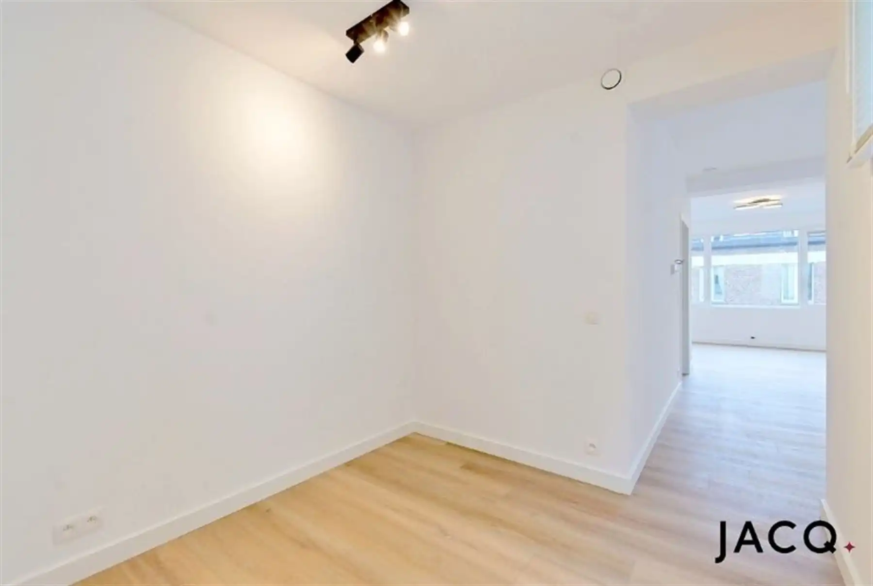 Gerenoveerde woning met 3 slaapkamers te Berchem! foto 5