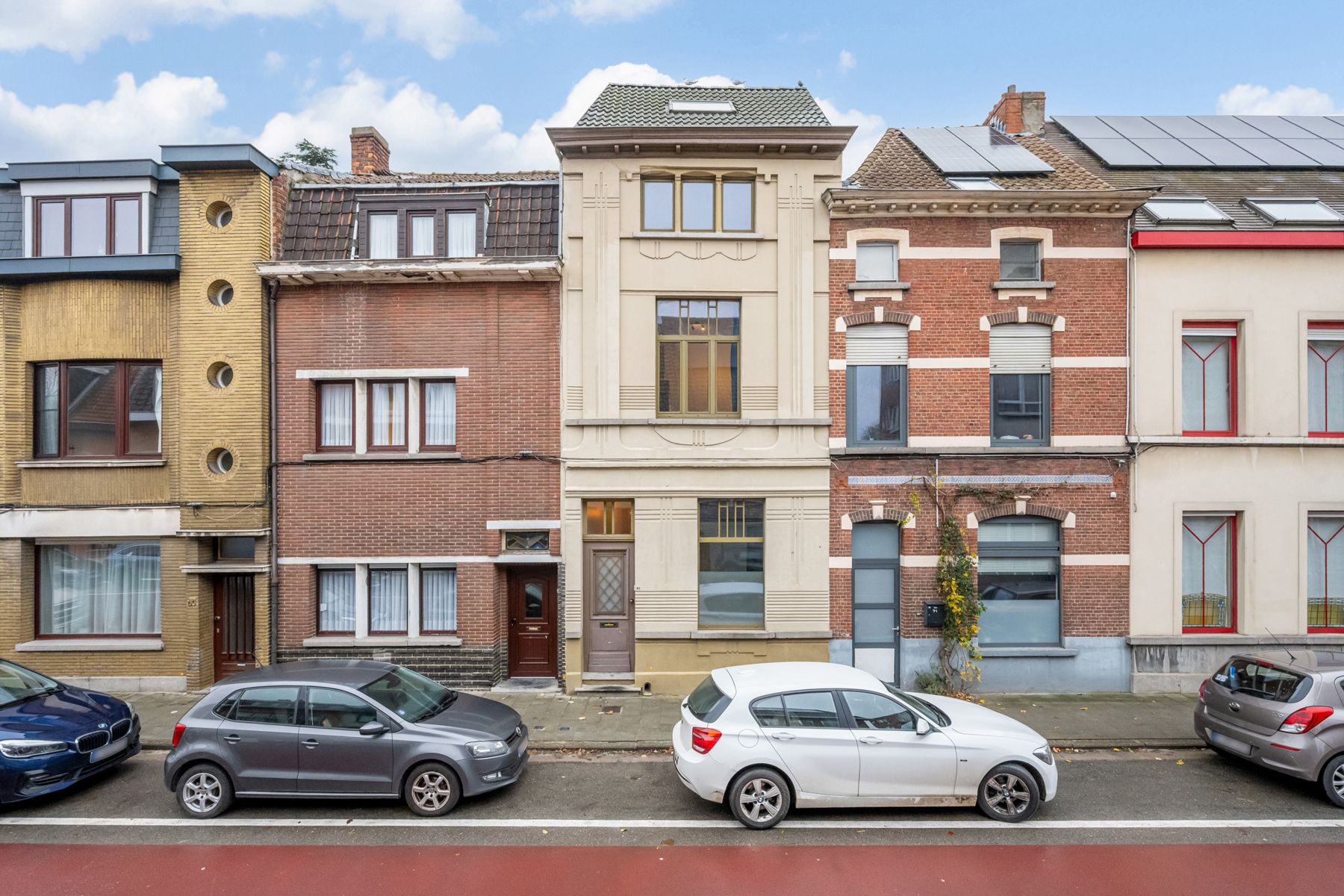 Rustig gelegen woning met tuin vlakbij stadscentrum foto {{pictureIndex}}