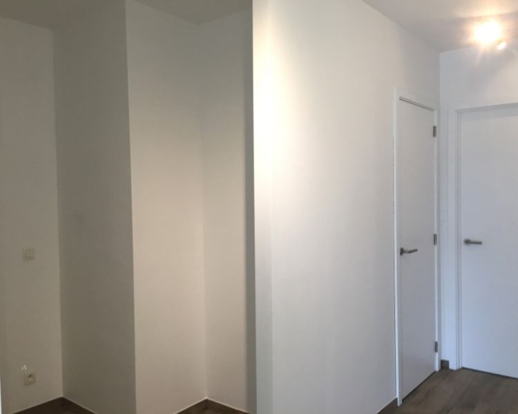 Uitstekend gelegen 2-slpk appartement met terras, autostaanplaats en kelderberging foto 5