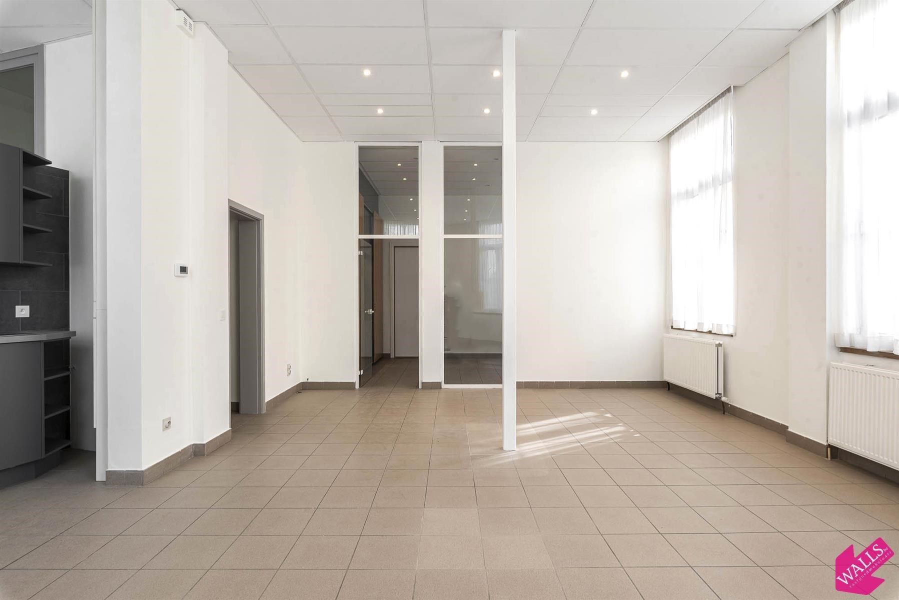 Lichtrijk en gerenoveerd hoekappartement aan Mechelsplein foto 2
