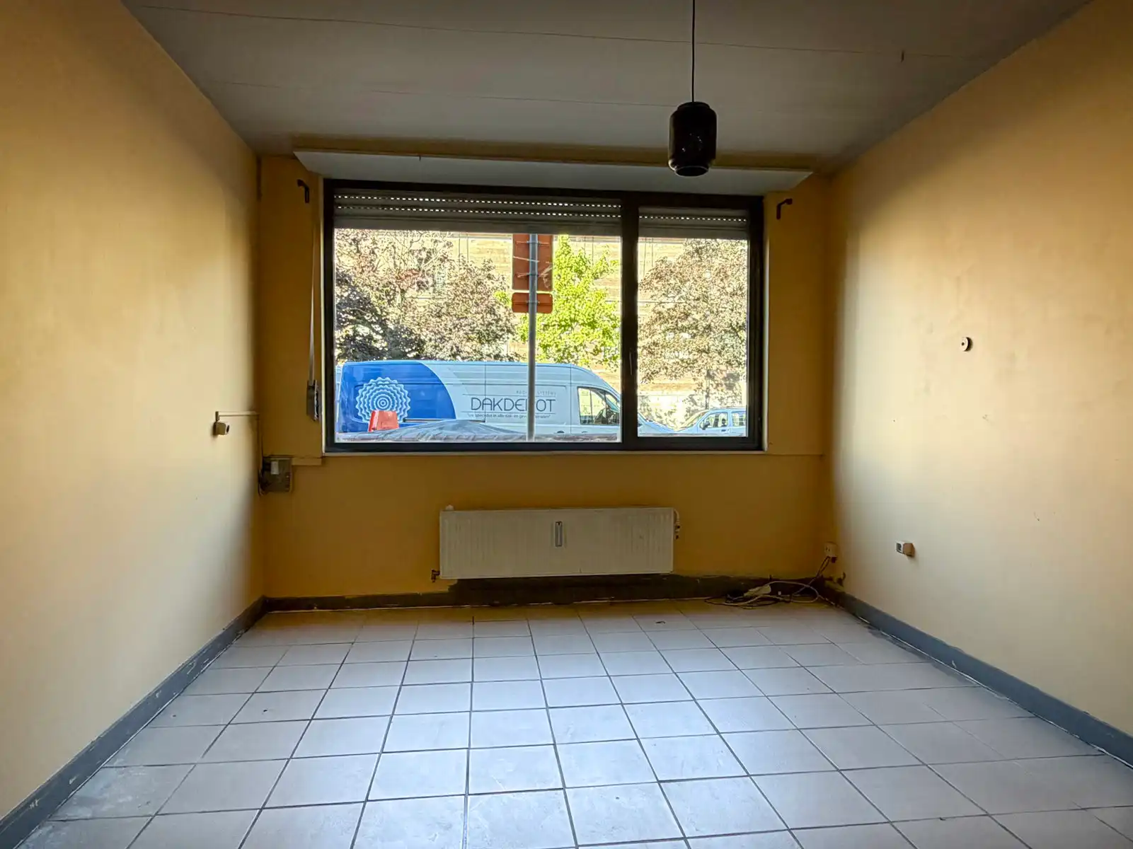 Te renoveren handelsruimte met kelder op toplocatie. foto 2