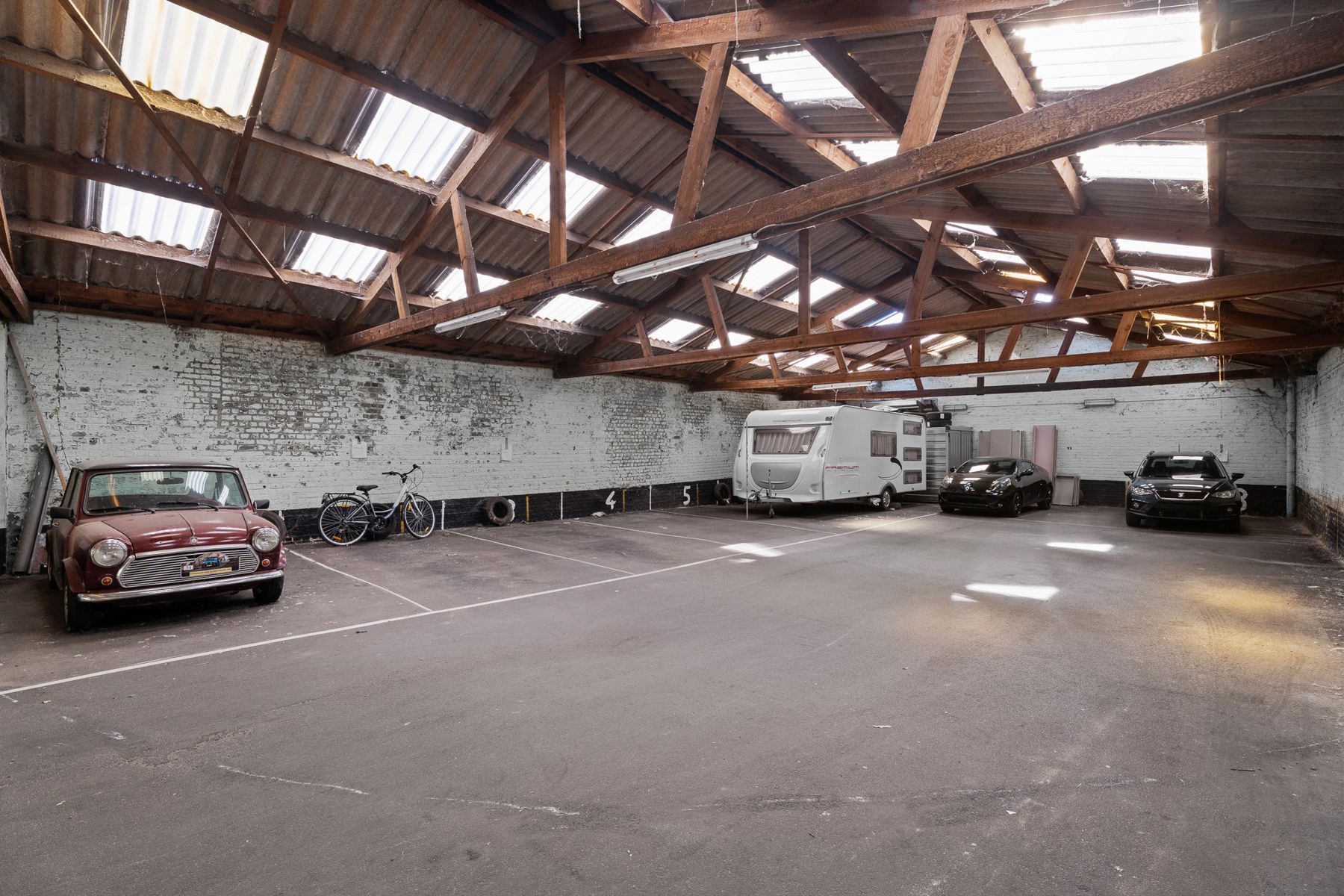 Ruime loods met talloze mogelijkheden – Ronse foto {{pictureIndex}}