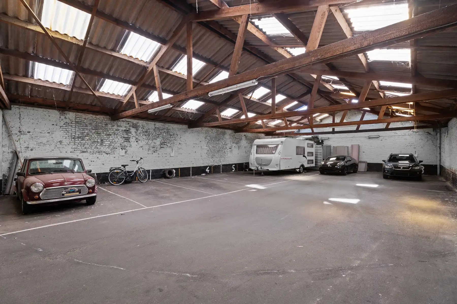 Ruime loods met talloze mogelijkheden – Ronse foto {{pictureIndex}}